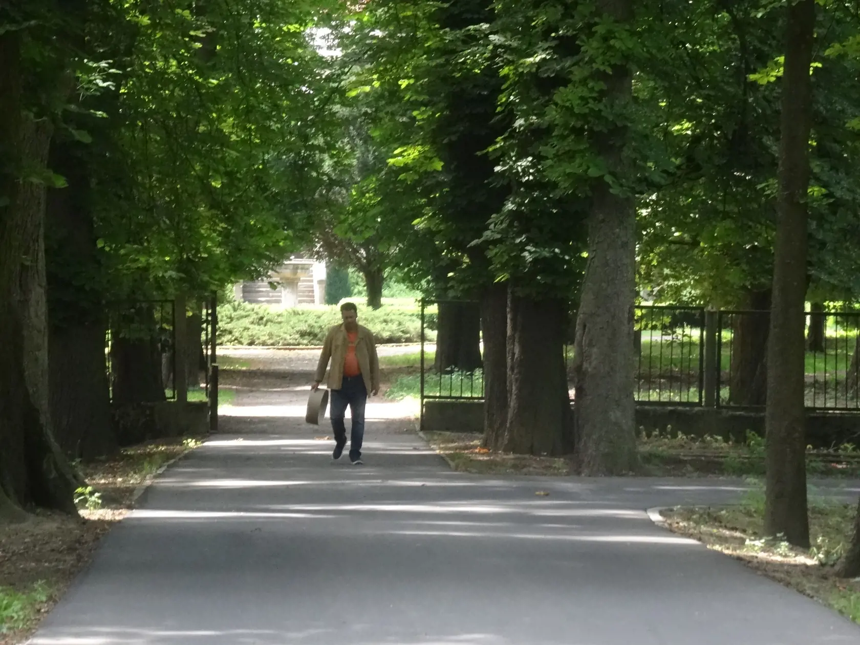 Park je vyhľadávaným miestom na prechádzky, jazdu na bicykli, posedenie milencov, rodičov s deťmi, ale aj na jazdy áut.