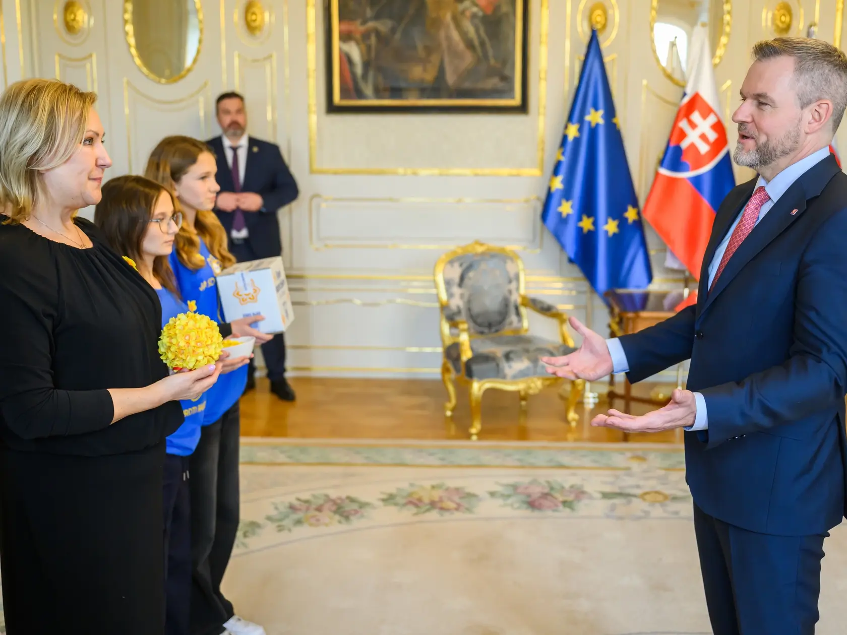 Zľava riaditeľka Ligy proti rakovine Eva Kováčová a prezident SR Peter Pellegrini.