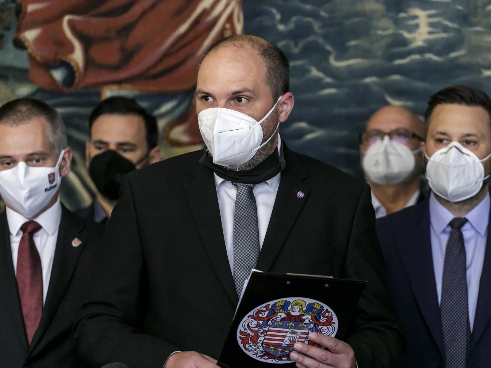 Na snímke zľava starosta mestskej časti Bratislava - Ružinov Martin Chren, viceprezident Únie miest Slovenska (ÚMS) a primátor mesta Košice Jaroslav Polaček a viceprezident ÚMS a primátor mesta Bratislava Matúš Vallo počas tlačovej konferencie ÚMS na tému: ÚMS má zásadné výhrady voči novele stavebného zákona a zákona o územnom plánovaní.