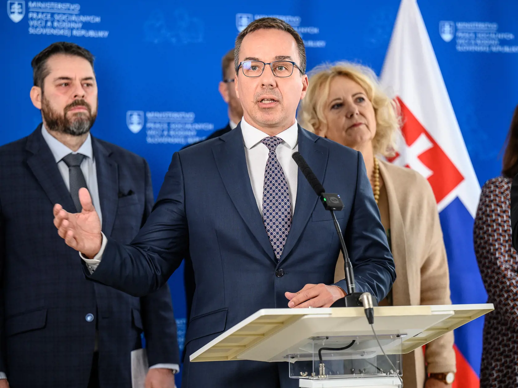 Minister práce Erik Tomáš.