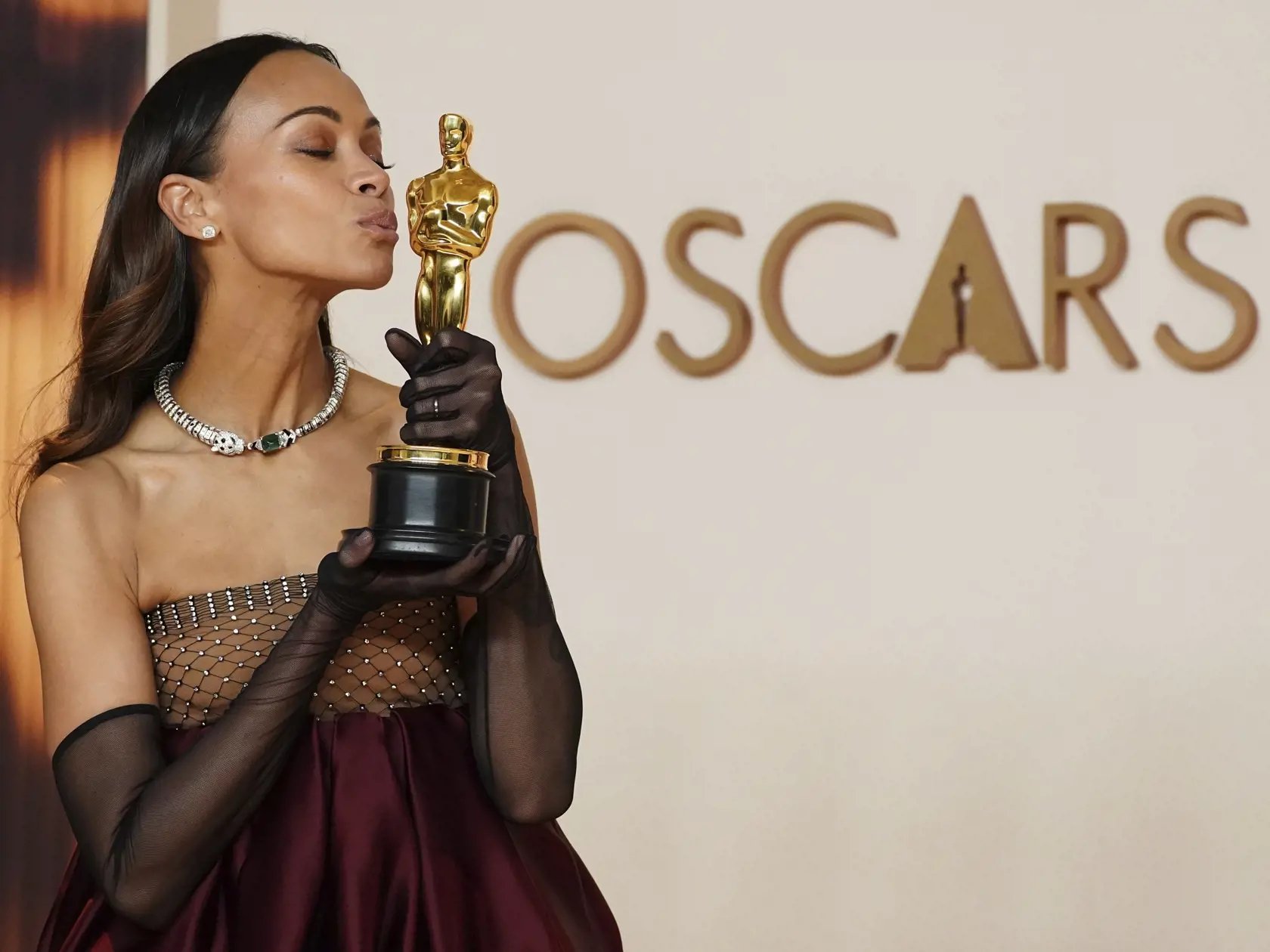 KK4 Los Angeles - Americká herečka Zoe Saldanová pózuje s cenou v kategórii najlepšia herečka vo vedľajšej úlohe za snímku Emilia Pérez na 97. ročníku odovzdávania Oscarov 3. marca 2025 v Los Angeles. FOTO TASR/AP
Zoe Saldana, winner of the award for best performance by an actress in a supporting role for "Emilia Perez," poses in the press room at the Oscars on Sunday, March 2, 2025, at the Dolby Theatre in Los Angeles. (Photo by Jordan Strauss/Invision/AP)