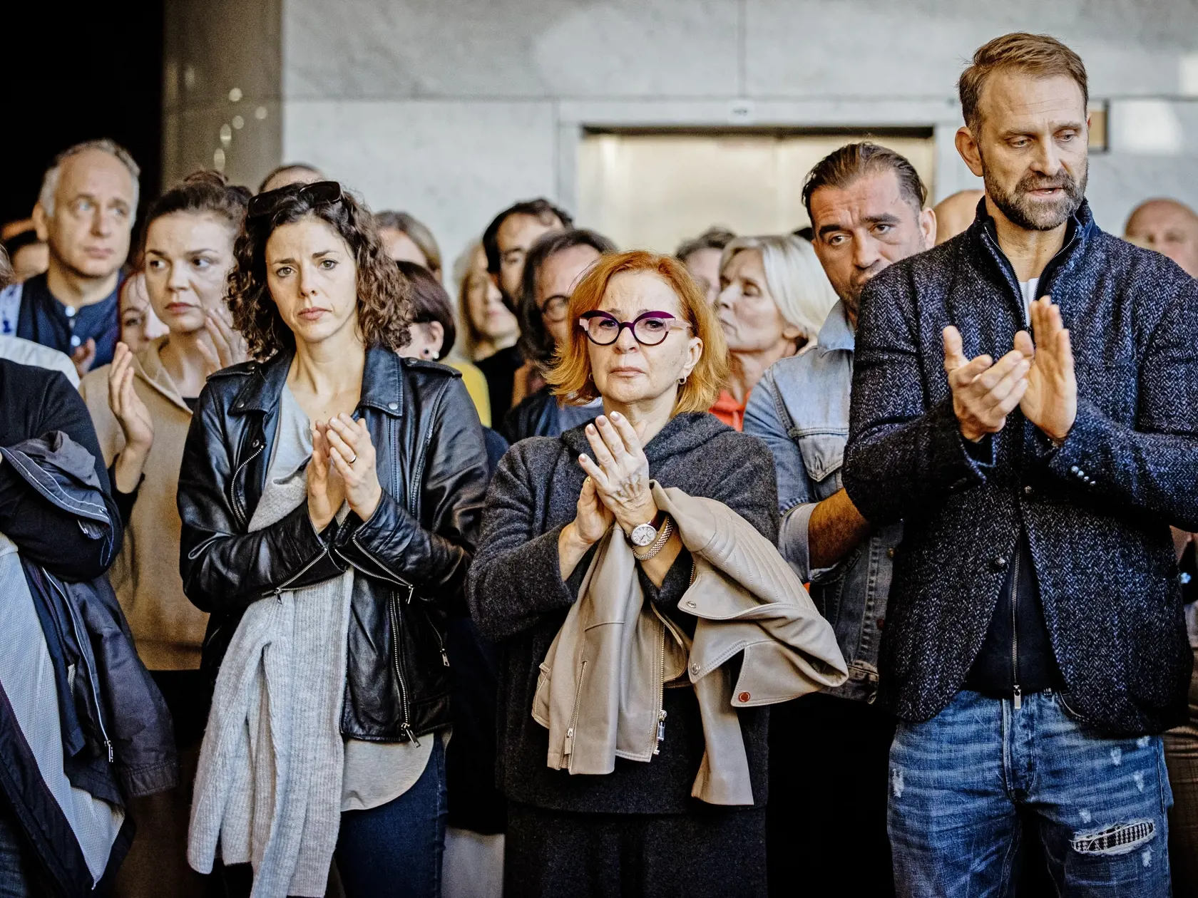 Odchádzajúci riaditeľ Slovenského národného divadla Matej Drlička sa na tlačovej konferencii v budove Slovenského národného divadla verejne ospravedlnil za svoje výroky, ktoré viedli k jeho odvolaniu z funkcie k 1.11.2022. Na snímke Ivana Kuxová, Kamila Magálová, a Tomáš Maštalír.