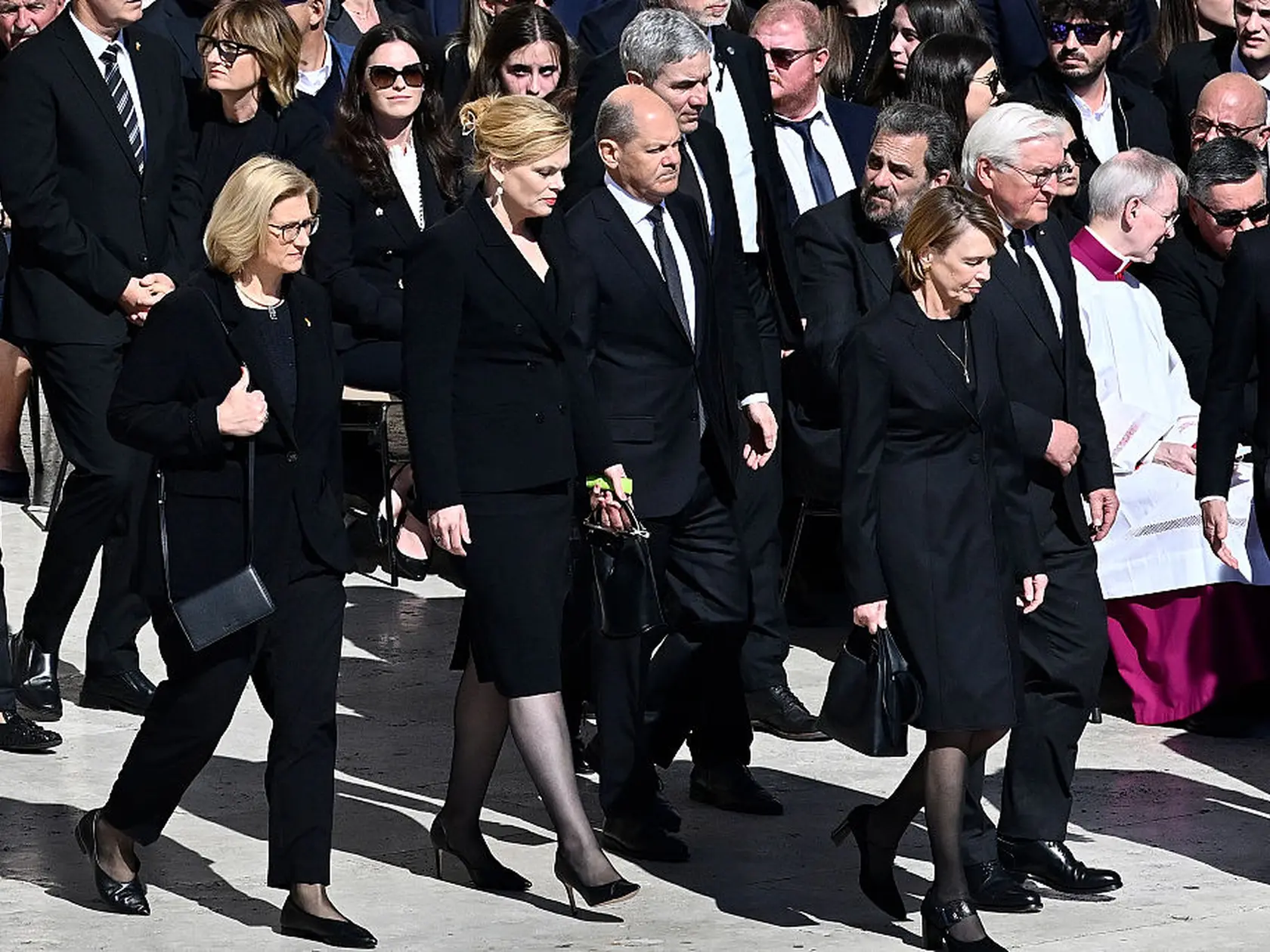 Julia Klöckner, členka spolkového snemu Západného Nemecka a nemecký kancelár Olaf Scholz.
