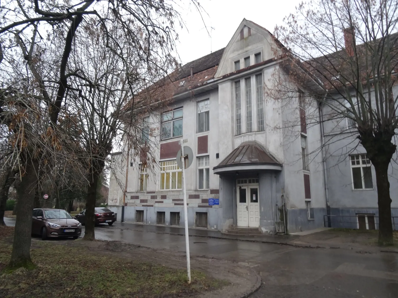 Budova v ktorej sa nachádza Klinika plastickej chirurgie.