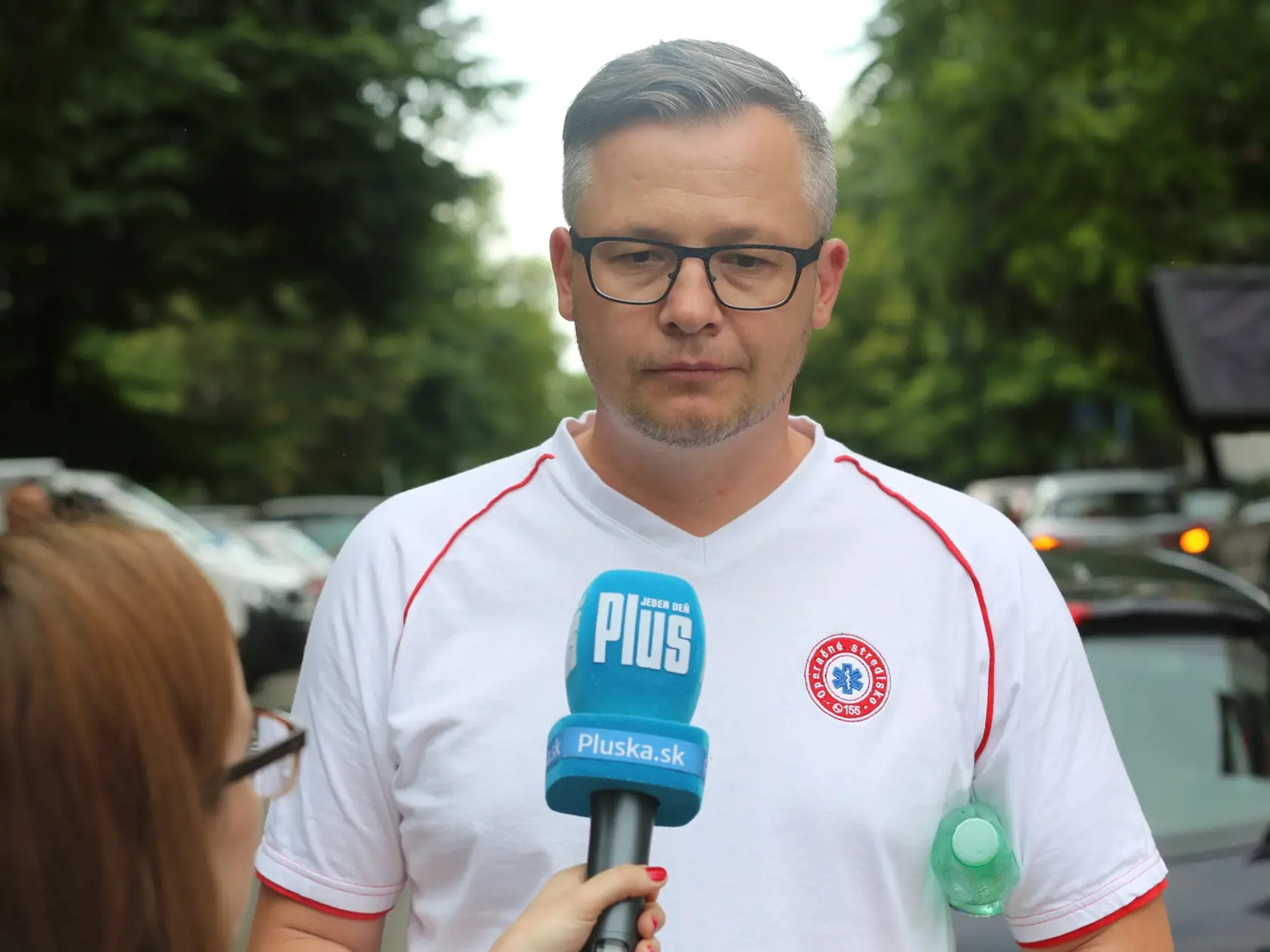 Hovorca záchranárov Boris Chmel potvrdil, že sa snažili oživiť jedného muža, ale márne.