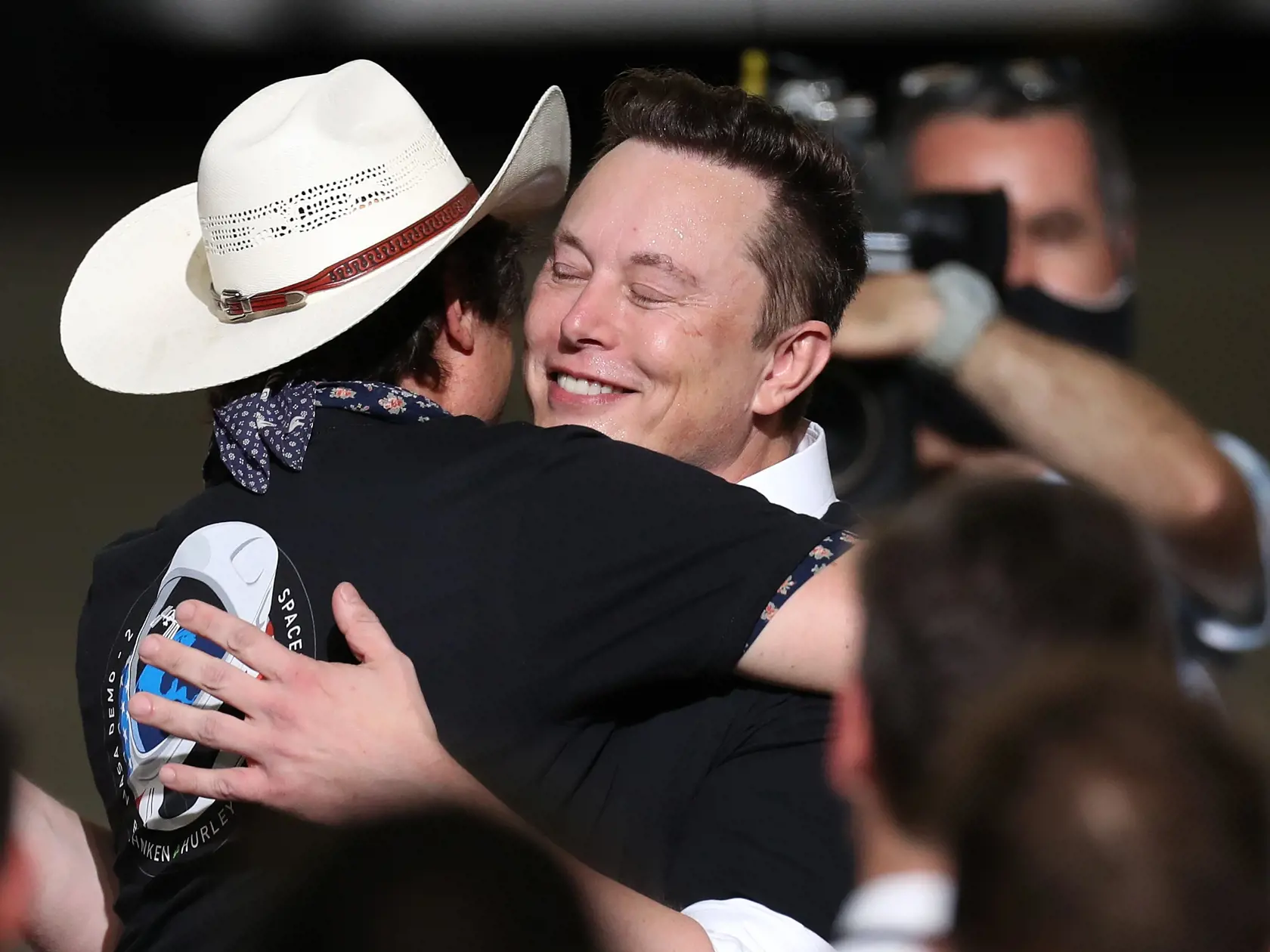 Elon Musk a jeho firma SpaceX prepísala históriu. Po prvýkrát sa v rámci súkromného letu dostala do vesmíru ľudská posádka.