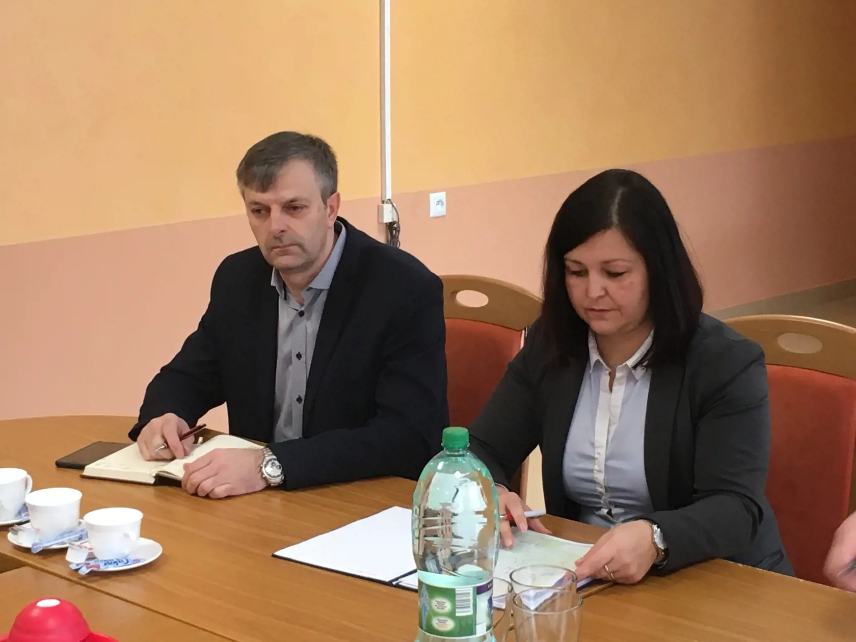 Predsedníčka ŽSK Erika Jurinová so spolnomocnencom rýchlostných ciest Igorom Janckulíkom.