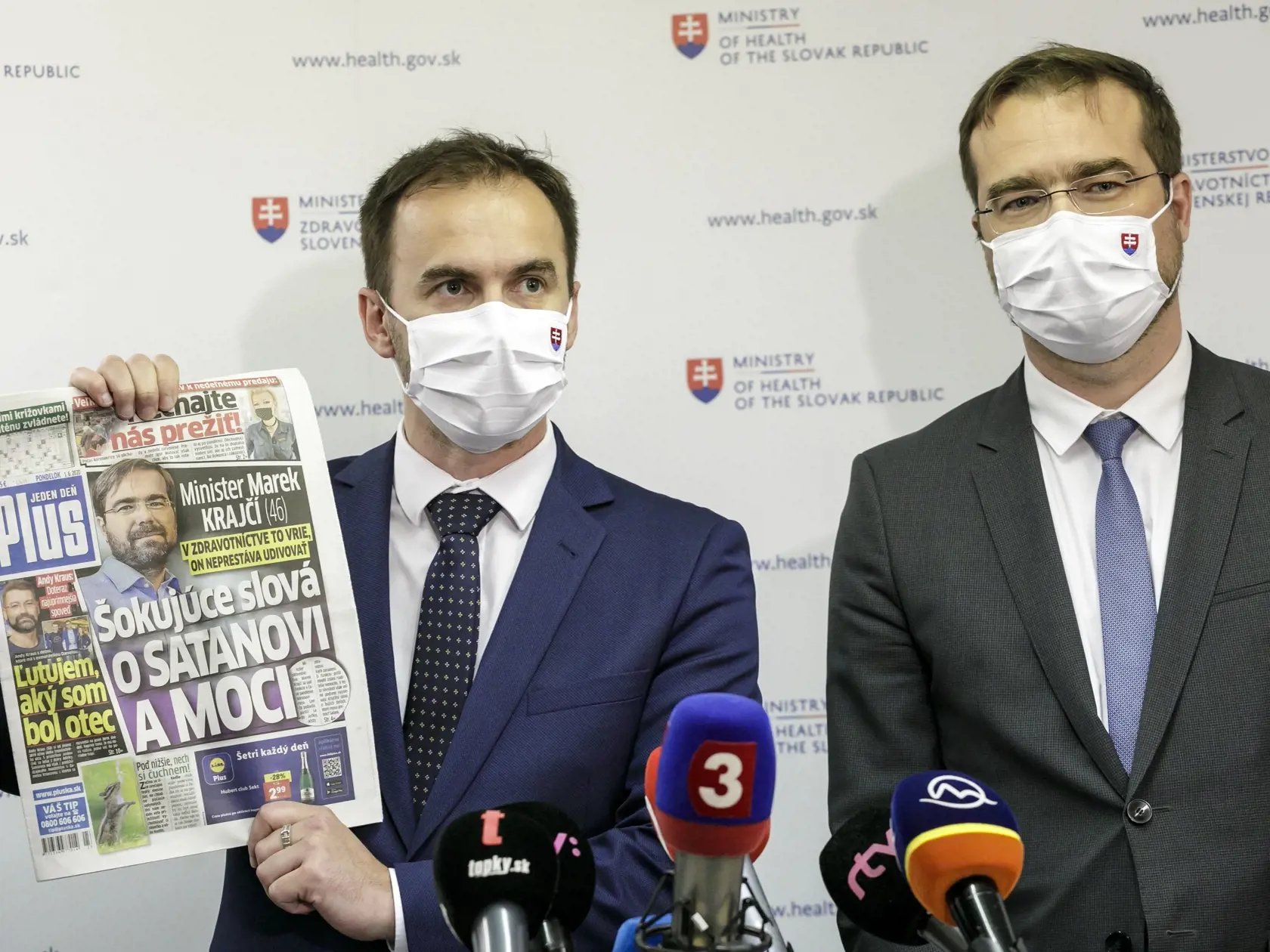 Na snímke sprava minister zdravotníctva SR Marek Krajčí a predseda poslaneckého klubu OĽANO Michal Šípoš počas tlačovej konferencie v Bratislave 9. júna 2020. FOTO TASR - Dano Veselský