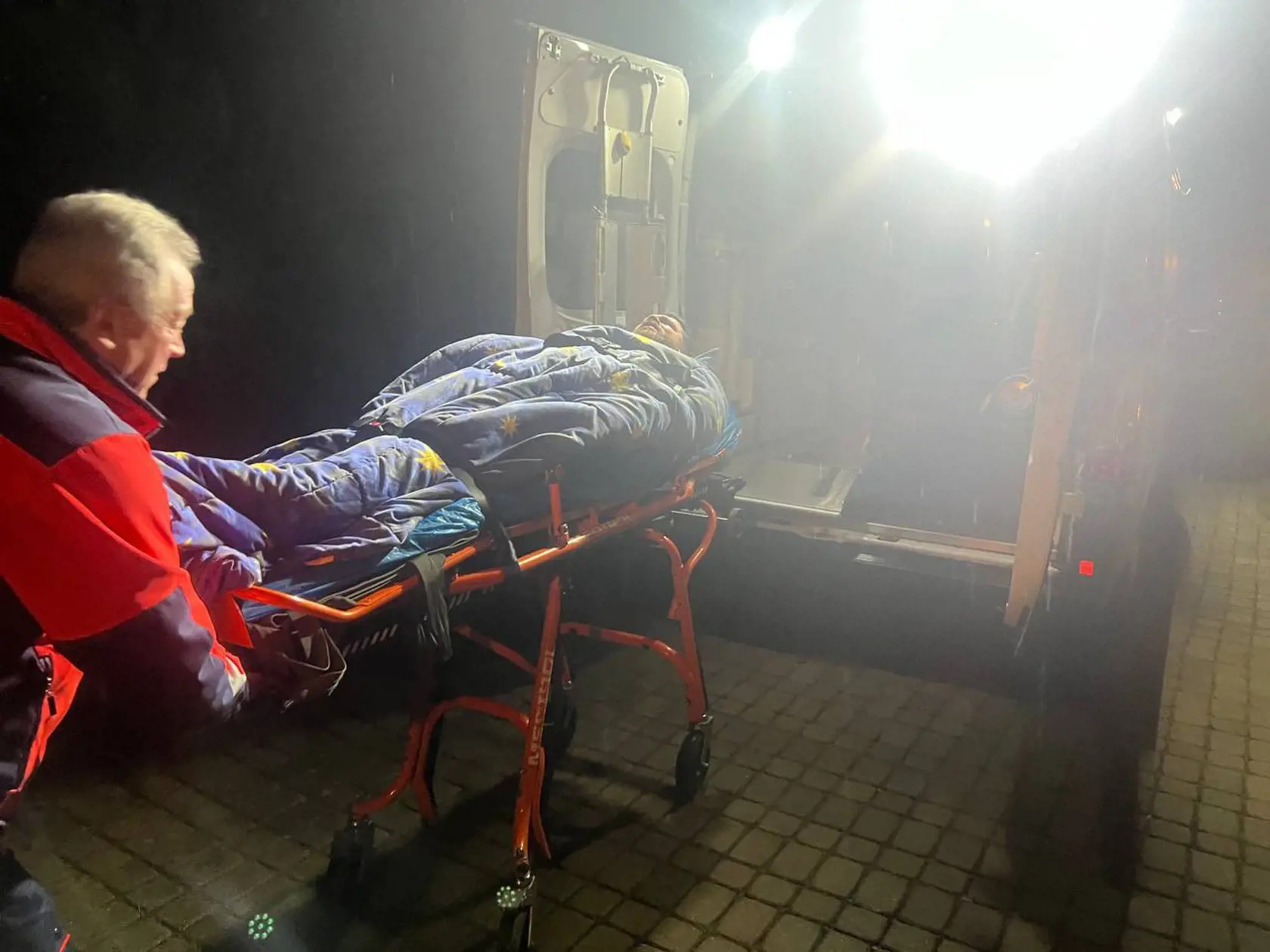 Volkova museli po útoku previesť do nemocnice.