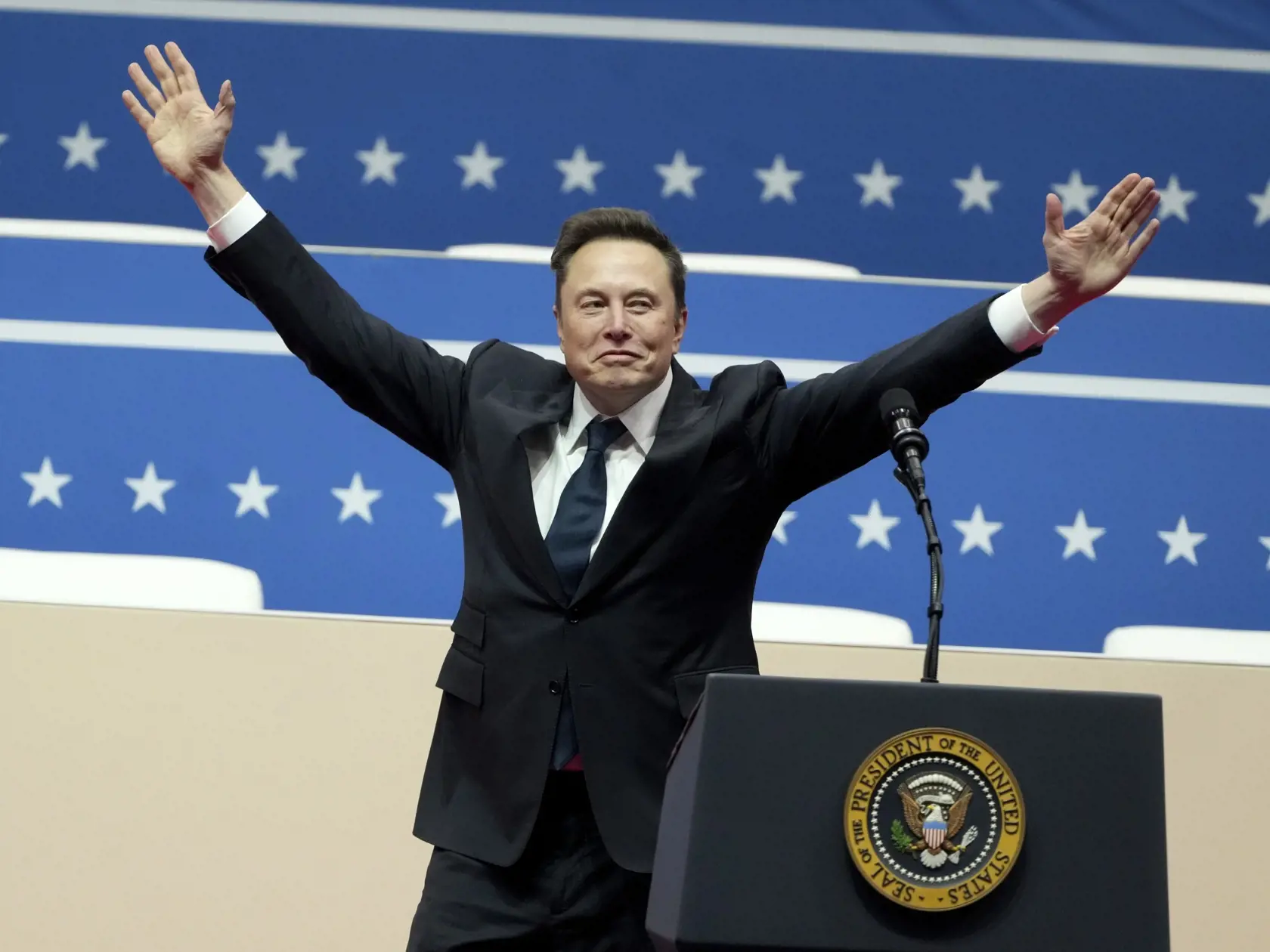 Americký miliardár Elon Musk prichádza na prejav v rámci inaugurácie 47. prezidenta USA Donalda Trumpa a 50. viceprezidenta JD Vancea vo Washingtone 20. januára 2025.