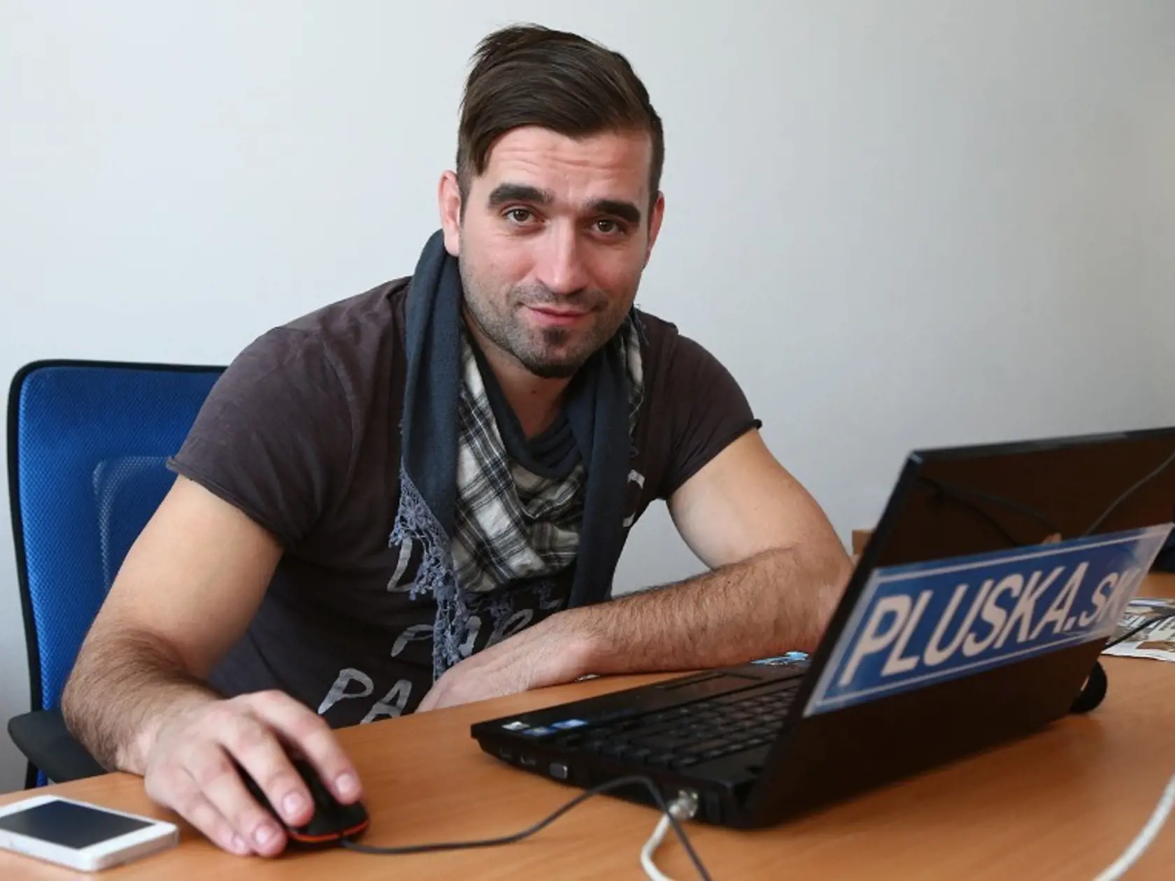 Milan Ondrík v redakcii Pluska.sk