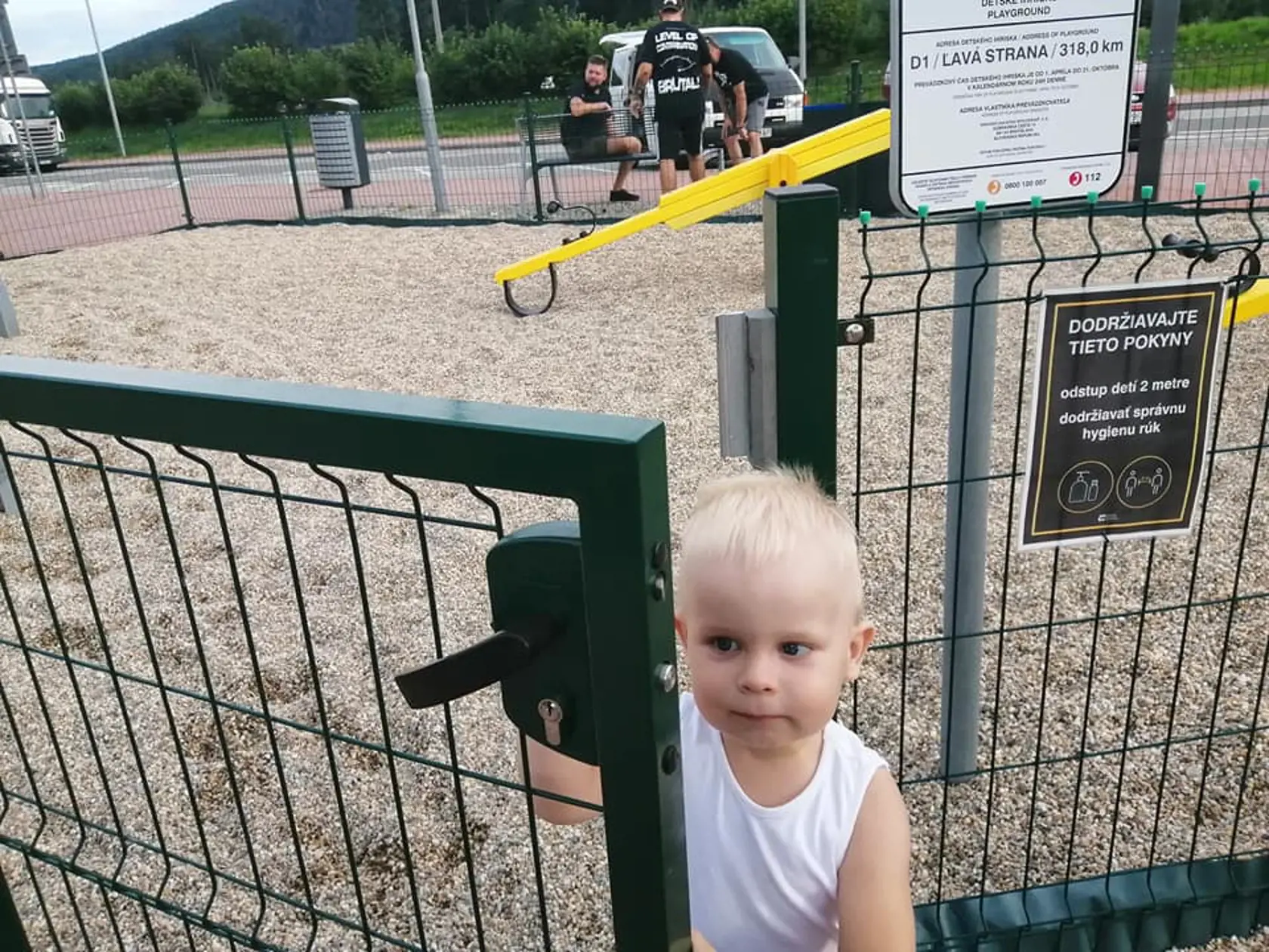 Zachránený Majko bol na výlete s rodičimi na chate v Liptovskej Sielnici, sedel v bielej dodávke, keď havarovali pri Liptovskom Trnovci. Jeho otec Marián zomrel pri nehode spolu so štyrmi malými chlapcami.