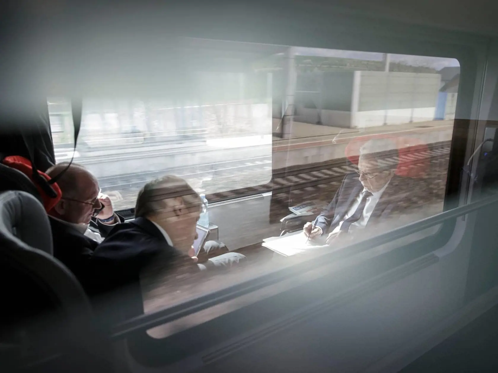 Rakúsky prezident Alexander Van der Bellen sa vybral do Salzburgu vlakom.