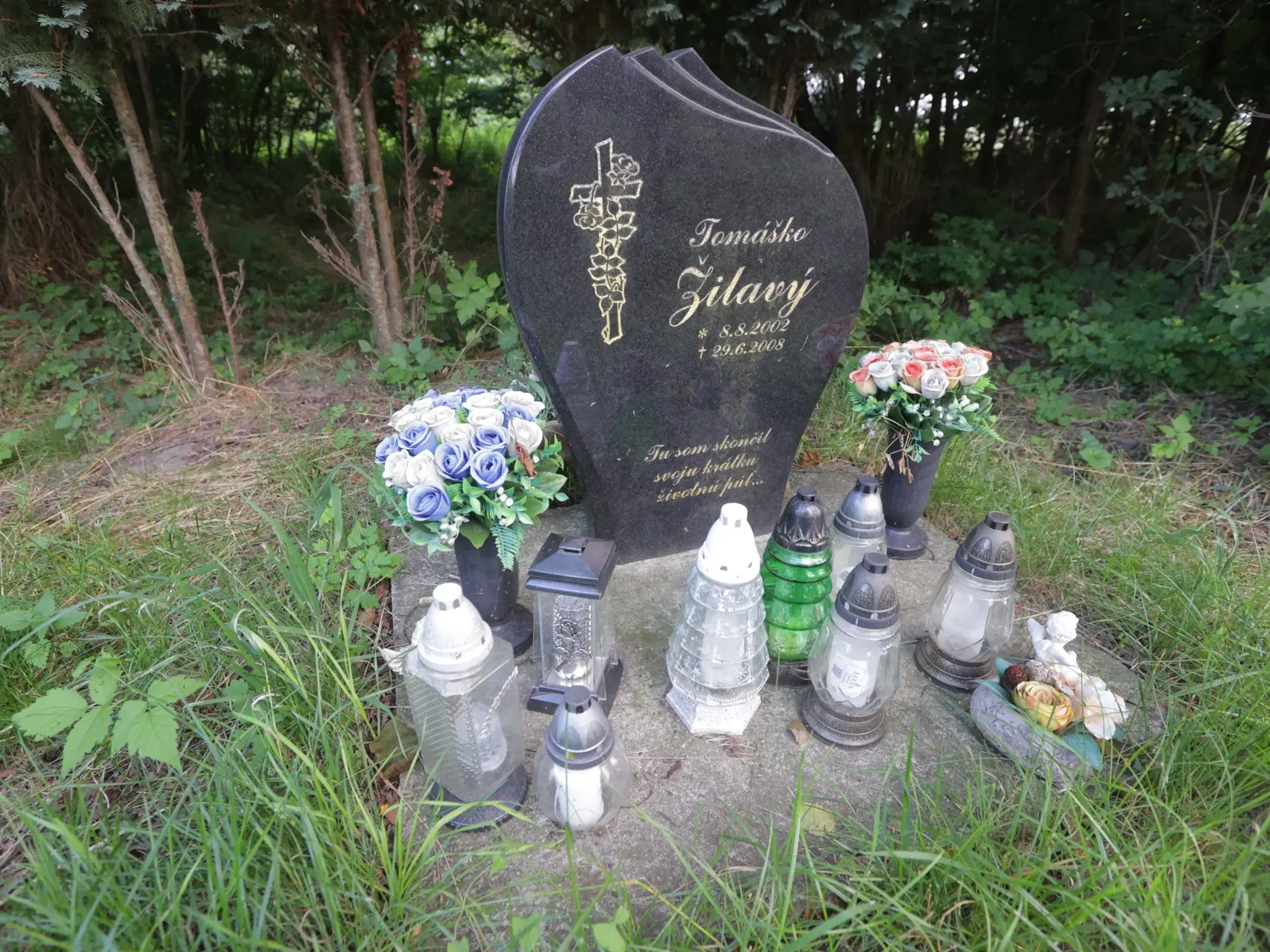 Miesto tragickej nehody Rasťa Žitného medzi Rohožníkom a Kuchyňou, kde vyhasol život iba 5-ročného Tomáška, ktorého zrazil bývalý markizák.
