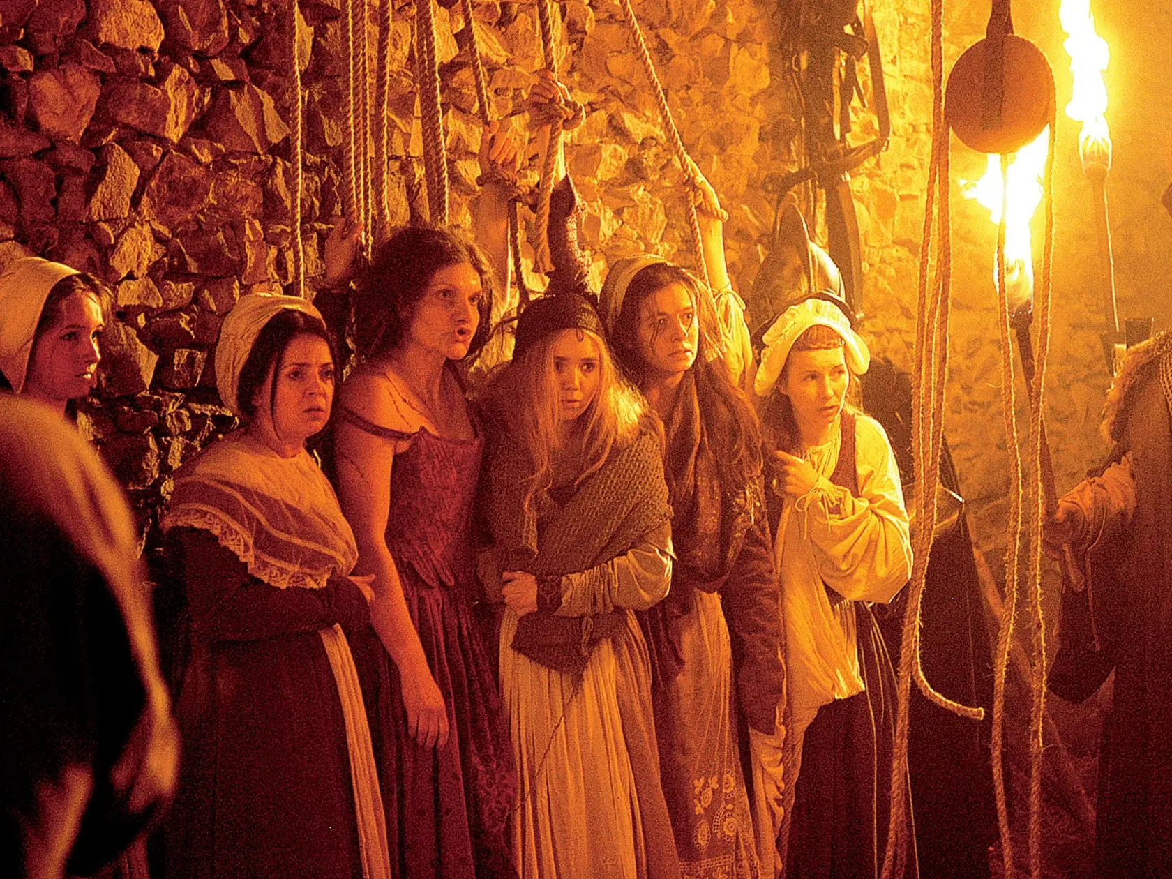 Bátorička, film Juraja Jakubiska -Báthory, ukážka, slúžky, Lucie Vondráčková
foto : Michaela Feuereislová
uverejnené Šarm 23/2006
pôvodný súbor:sluzky.eps
