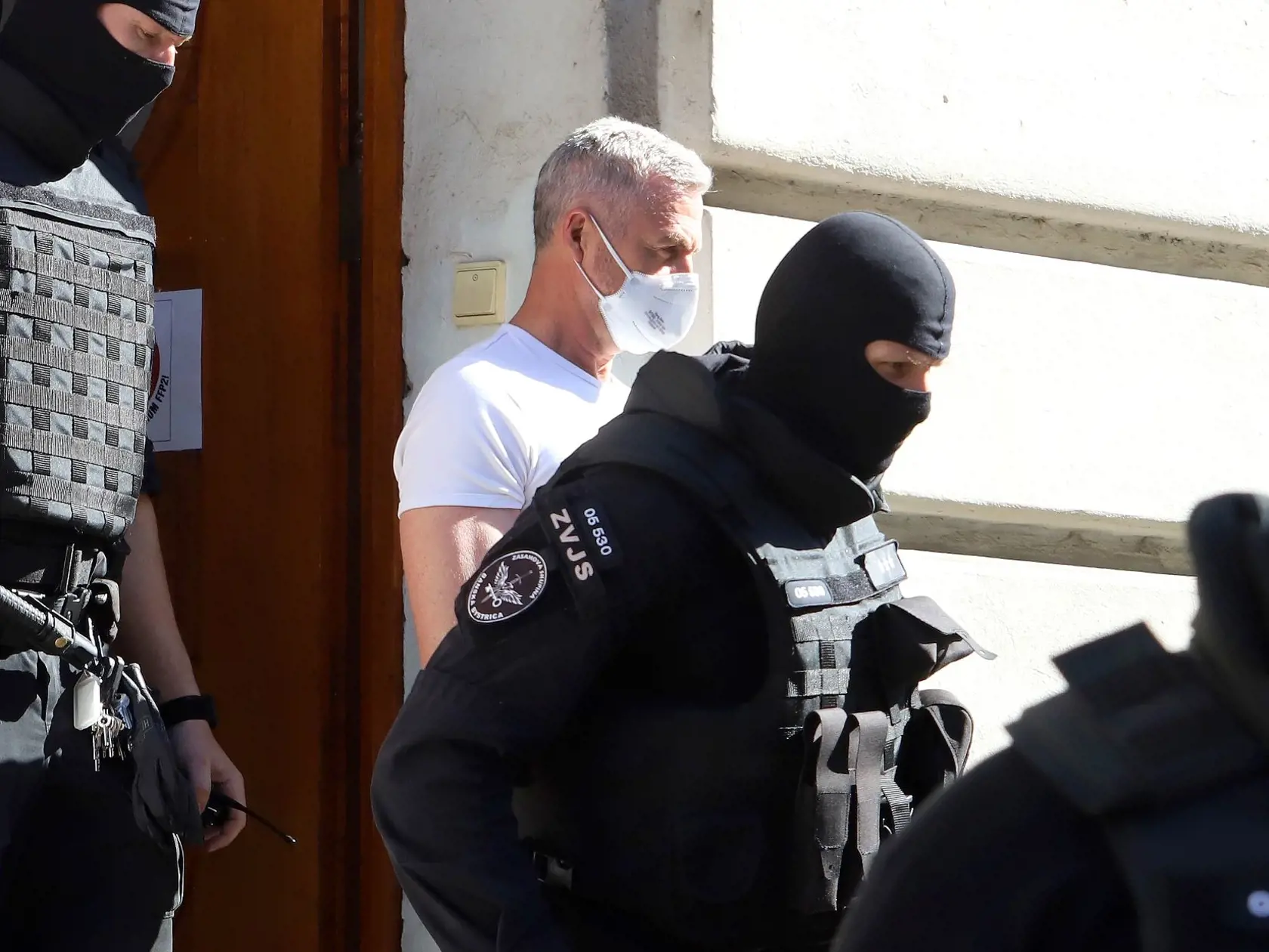 Bývalý policajný prezident Tibor G. zostáva vo väzbe. Rozhodol o tom v pondelok sudca pre prípravné konanie Špecializovaného trestného súdu (ŠTS), pracovisko Banská Bystrica. Nevyhovel jeho žiadosti o prepustenie z väzby na slobodu, v ktorej je od vlaňajšieho novembra. Žiadosti prokurátora o predĺženie väzby obvineného ŠTS vyhovel len čiastočne.