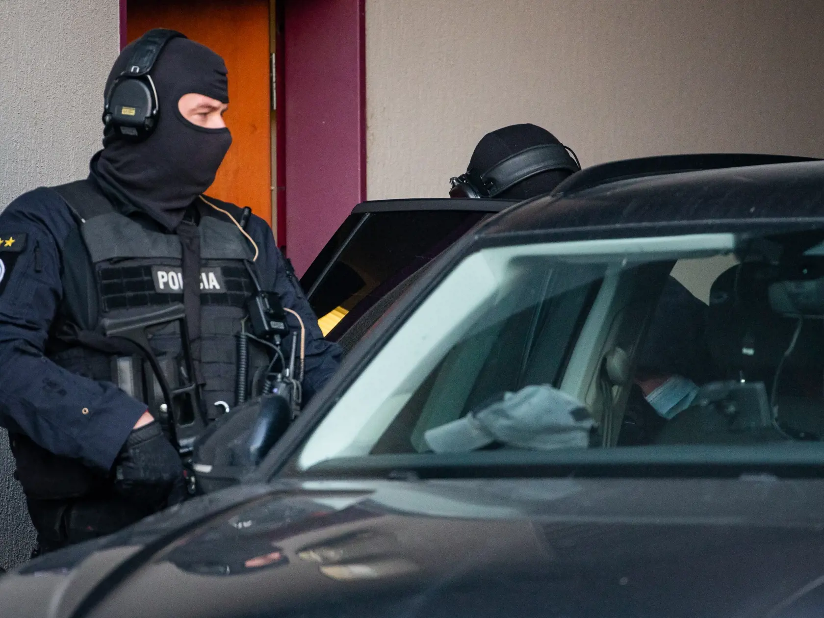 Odchod obvinených v kauze "Očistec" na Špecializovaný trestný súd v Pezinku. Na snímke Tibor Gašpar.