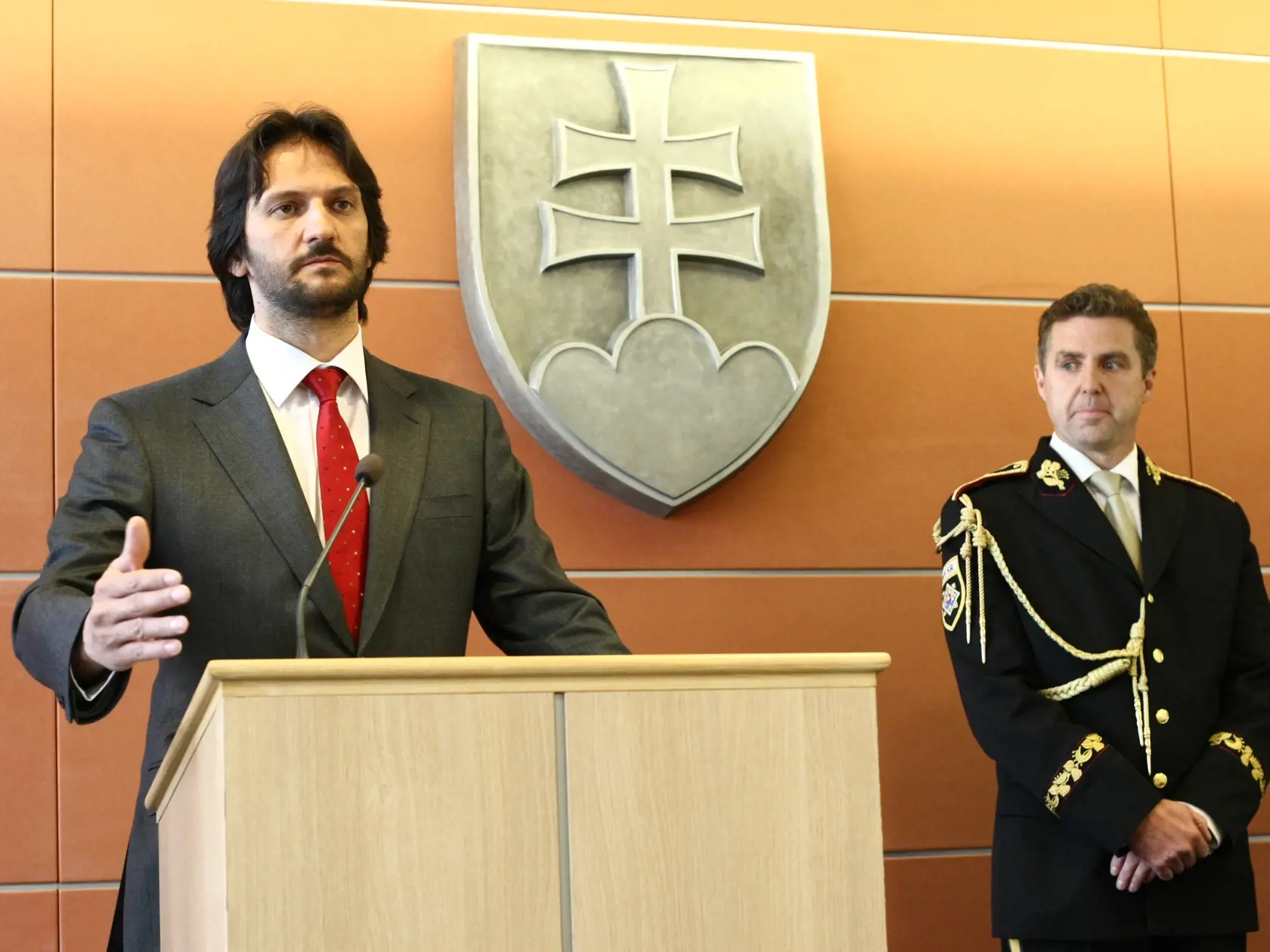 Robert Kaliňák a Tibor Gašpar poćas brífingu.