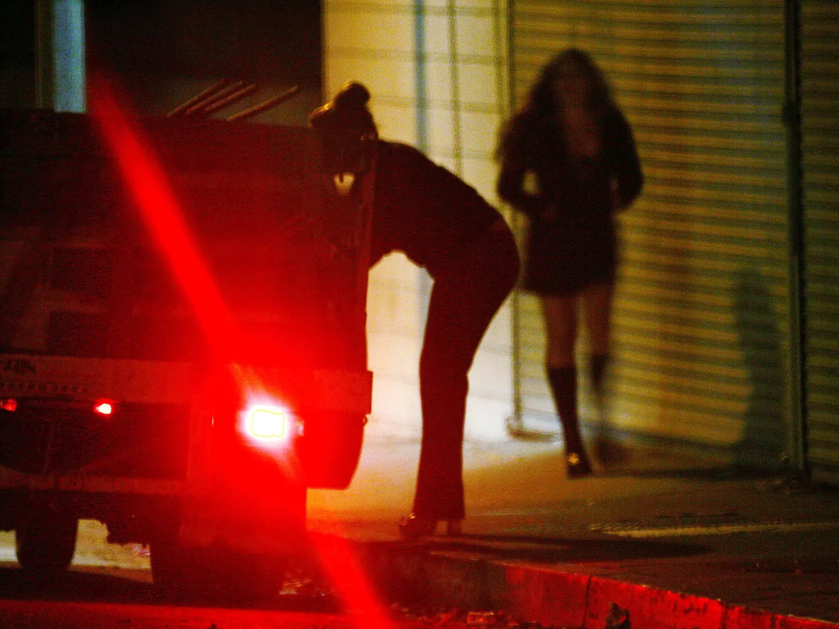 RANA PRE HOLANDSKO Prostitúcia je legálna. Známy je najmä Red Light District v Amsterdame. Teraz je vyľudnený.