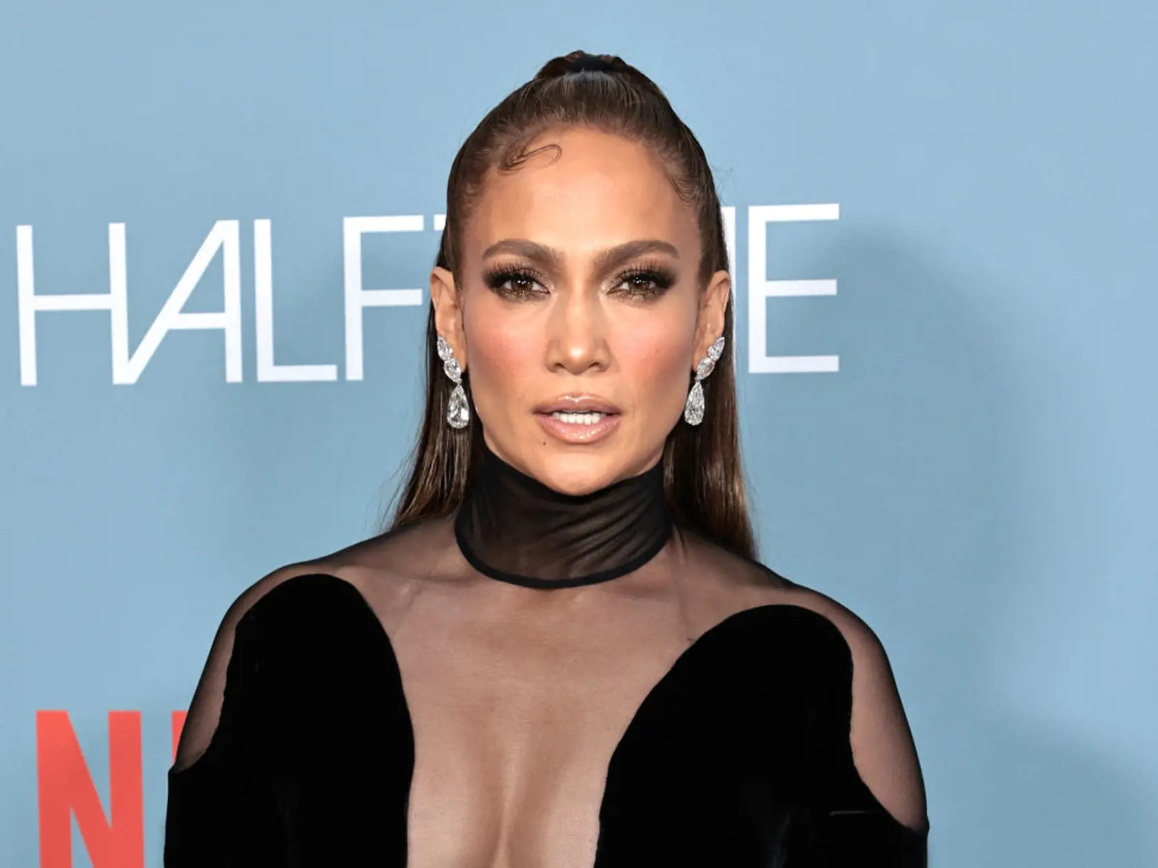 Jennifer Lopez výberom šiat opäť ohúrila.