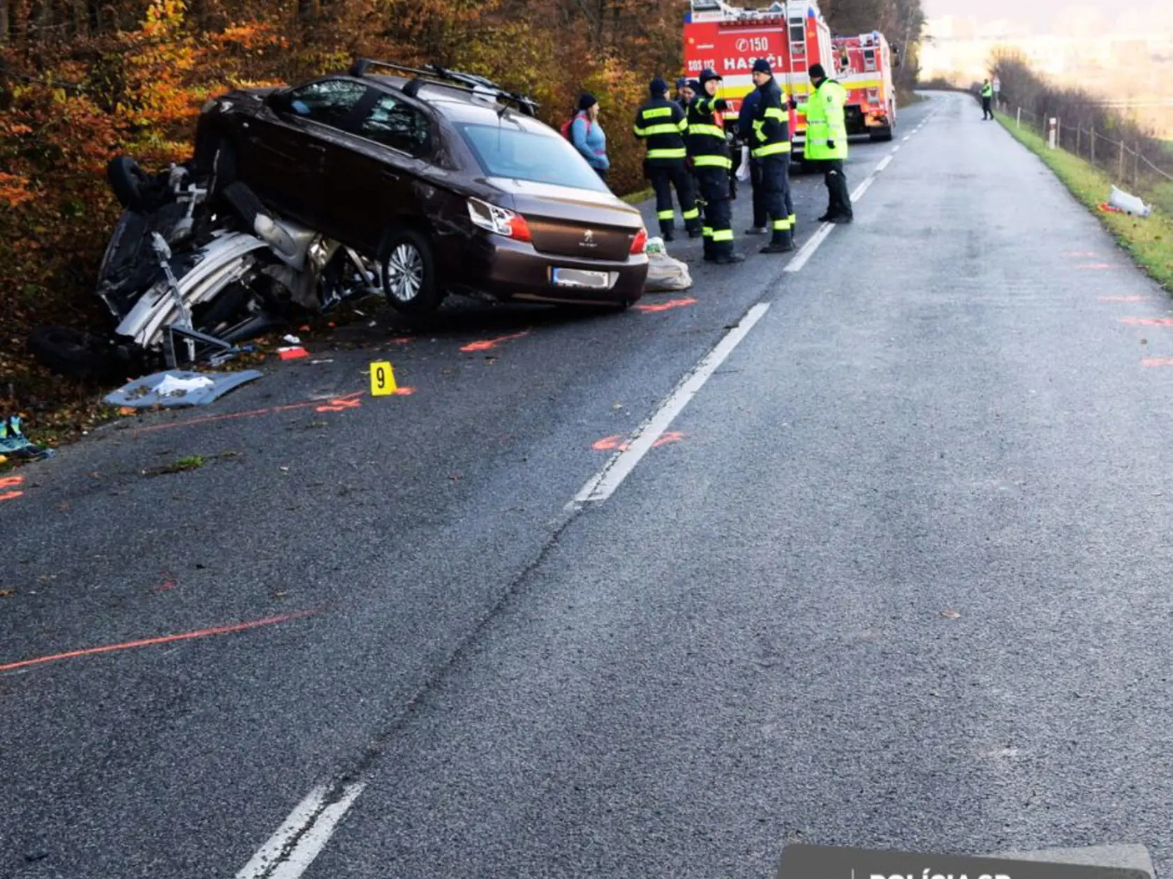 Zamrznutá cesta sa podpísala na vážnej dopravnej nehode v Jelšave.