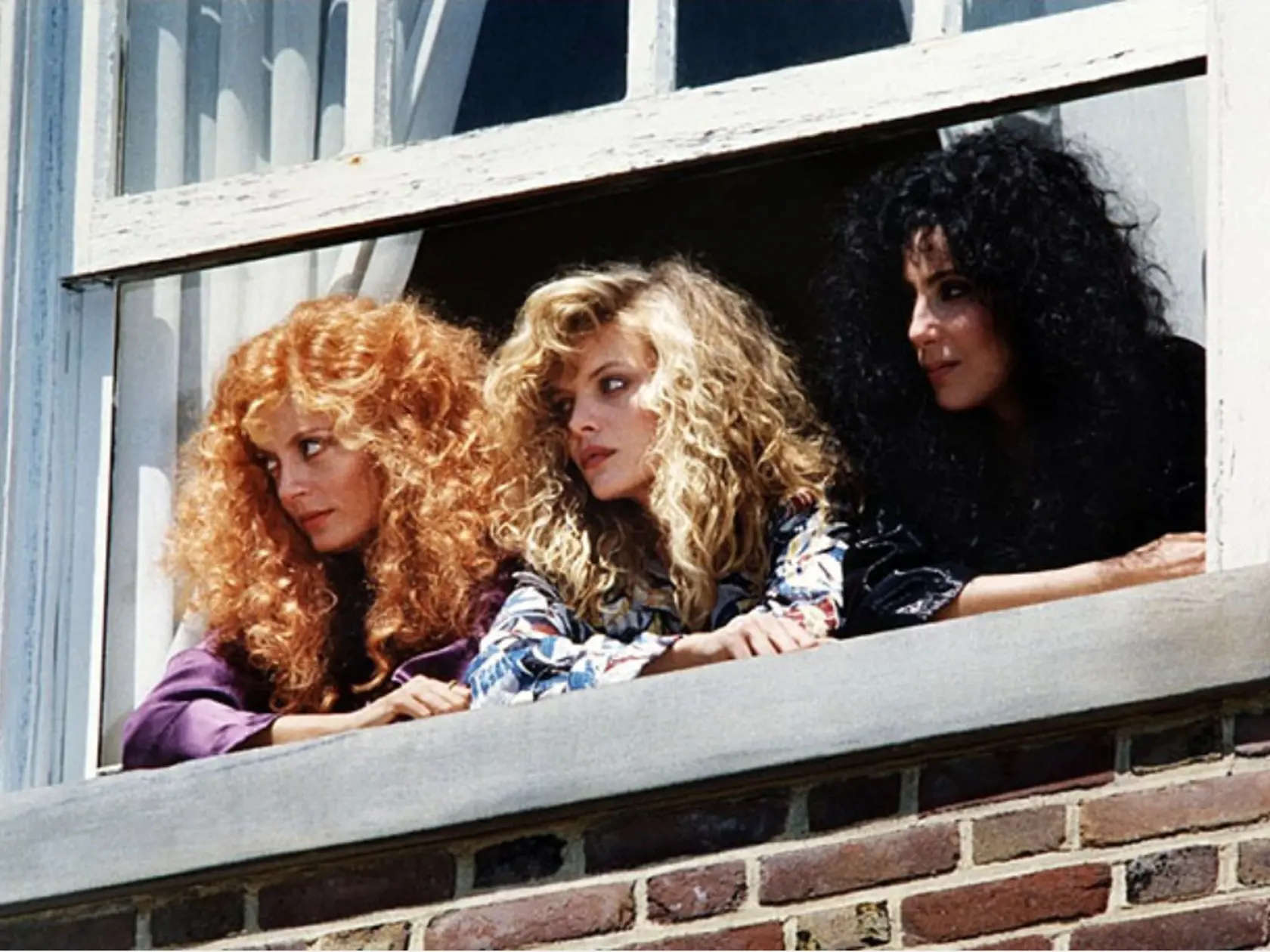 Susan Sarandon, Michelle Pfeiffer a Cher vo filme.