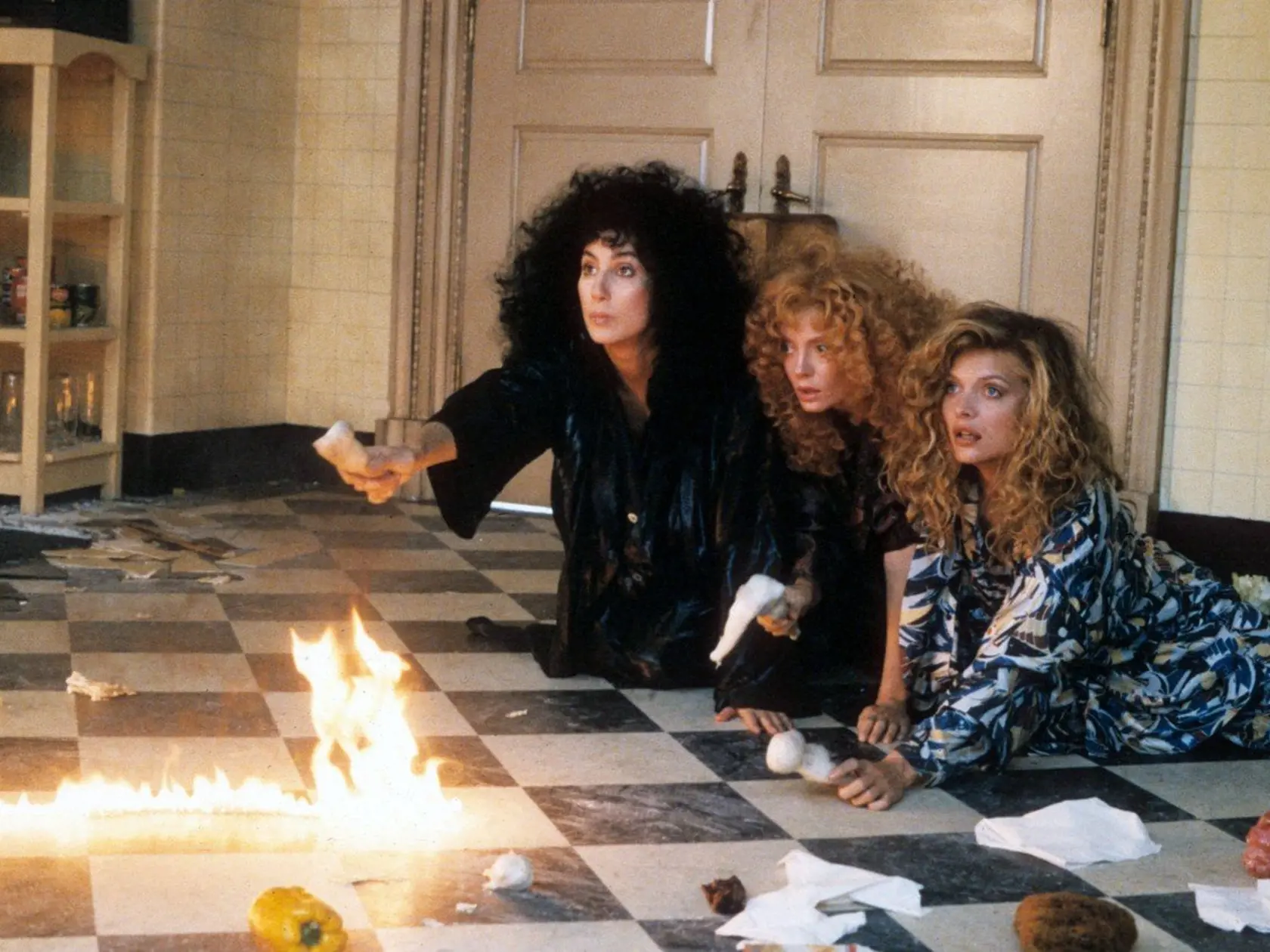 THE WITCHES OF EASTWICK [US 1987]  CHER, SUSAN SARANDON, MICHELLE PFEIFFER       Date: 1987, Image: 90546533, License: Rights-managed, Restrictions: Strictly editorial use only. Credit line mandatory., Model Release: no, Credit line: Profimedia, Mary Evans Picture Librar