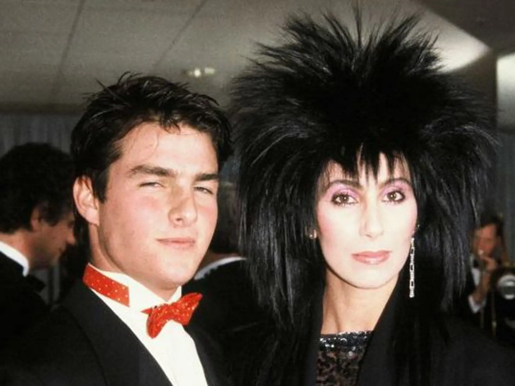 Cher (71) a Tom Cruise (55) - Spevácka diva a mladší herec prežili románik dávno predtým, než sa Tom oženil prvýkrát. V minulosti sa Cher vyjadrila, že bola do Cruisa blázon a mohol z toho byť skutočne veľký románik, no pre jeho pracovné povinnosti na seba nemali dostatok času. Minulý rok 71-ročná speváčka priznala, že herec dodnes patrí do zoznamu piatich najlepších milencov v jej živote.