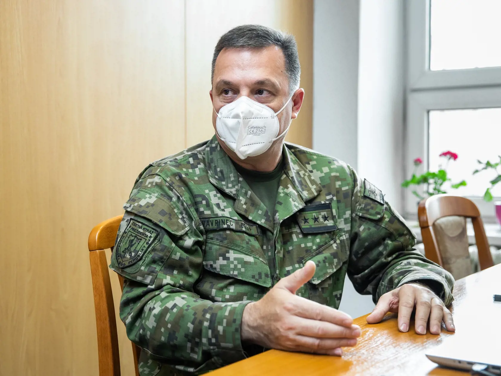 Čestná stráž prezidenta Slovenskej republiky. Na snímke plukovník Branislav Vavrinec.