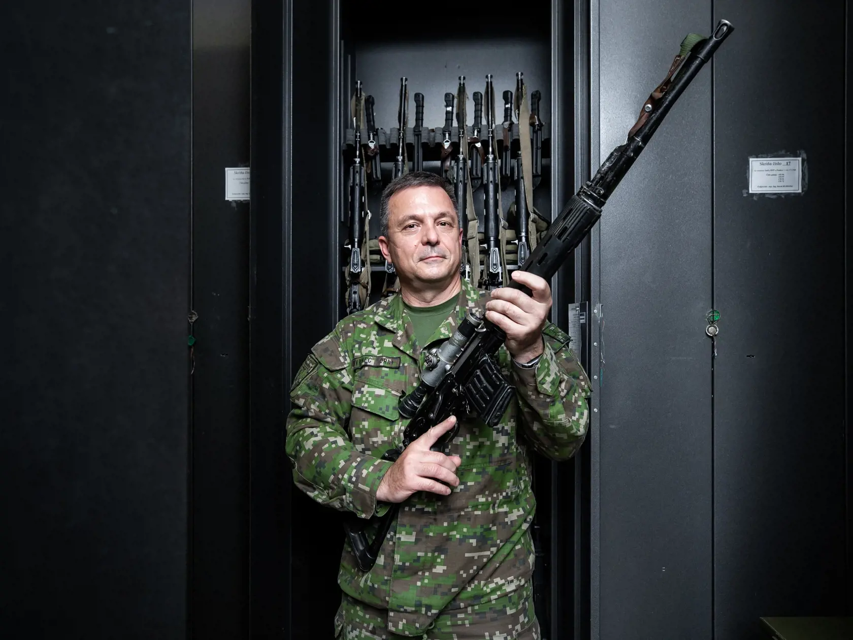 Na snímke plukovník Branislav Vavrinec - veliteľ čestnej stráže prezidentky Slovenskej republiky