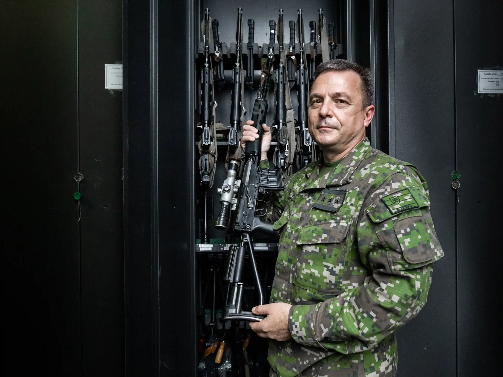 Čestná stráž prezidenta Slovenskej republiky. Na snímke plukovník Branislav Vavrinec.