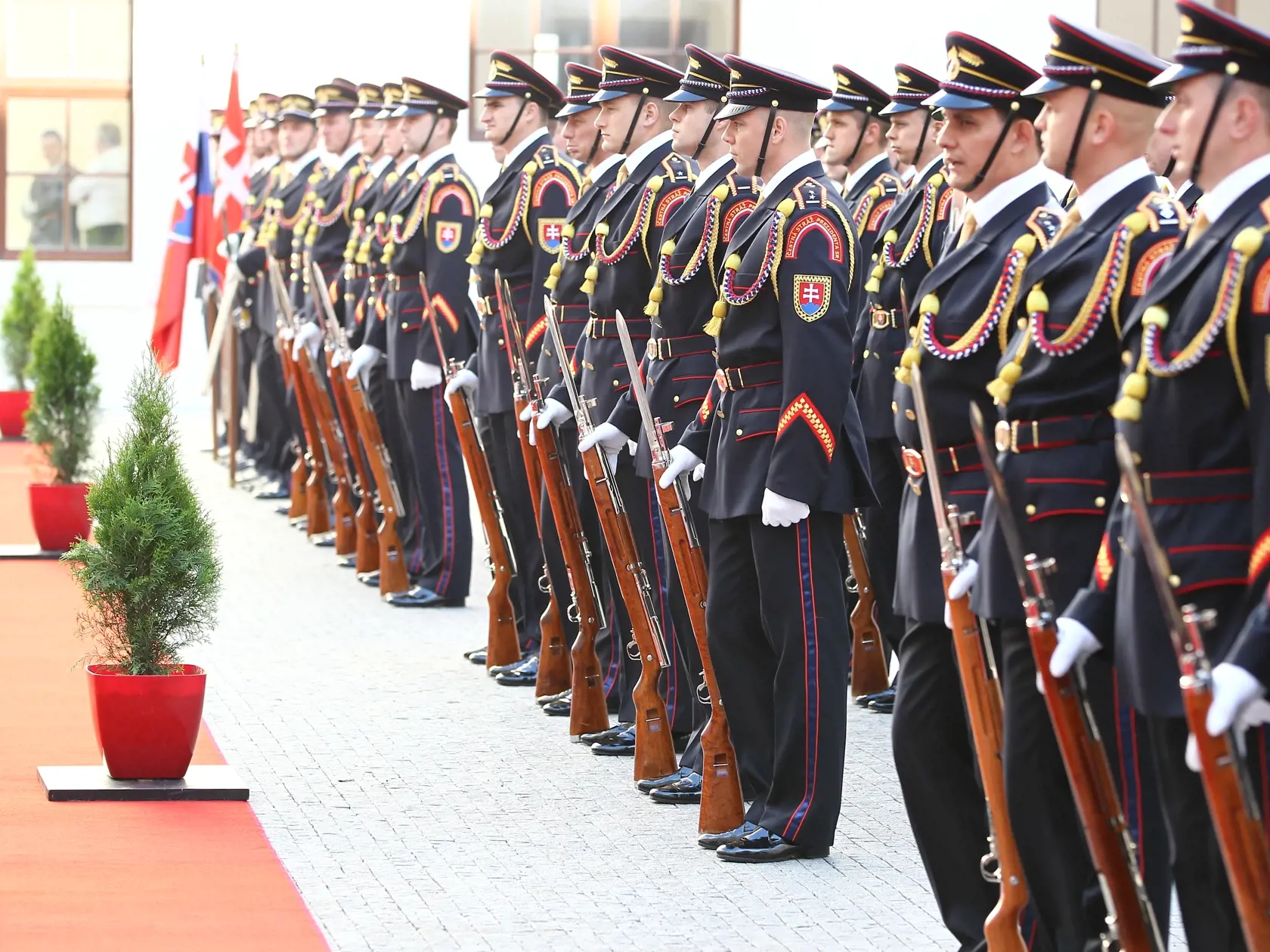 Summit 2013 20 hlav statov strednej europy
privitanie prezidentov na bratislavskom hrade