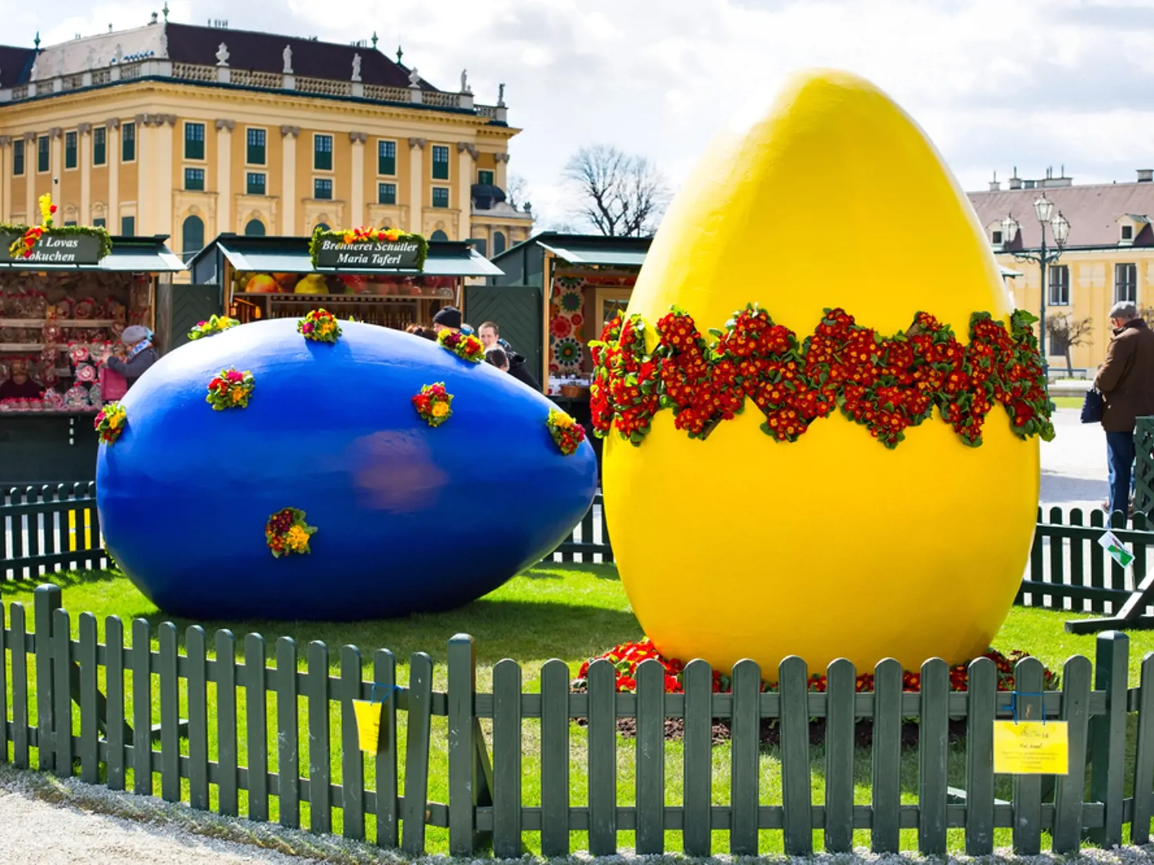 Zámok Schönbrunn s nádhernými záhradami a zoo.
