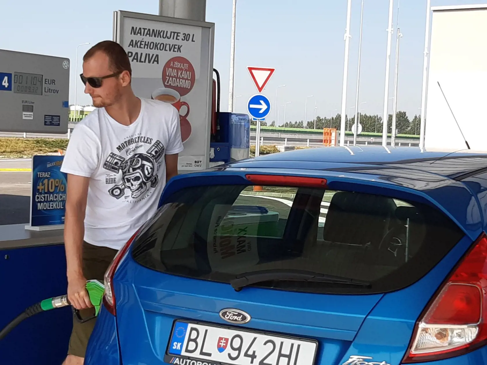 Na novom úseku cesty nájdete aj novú benzínku.