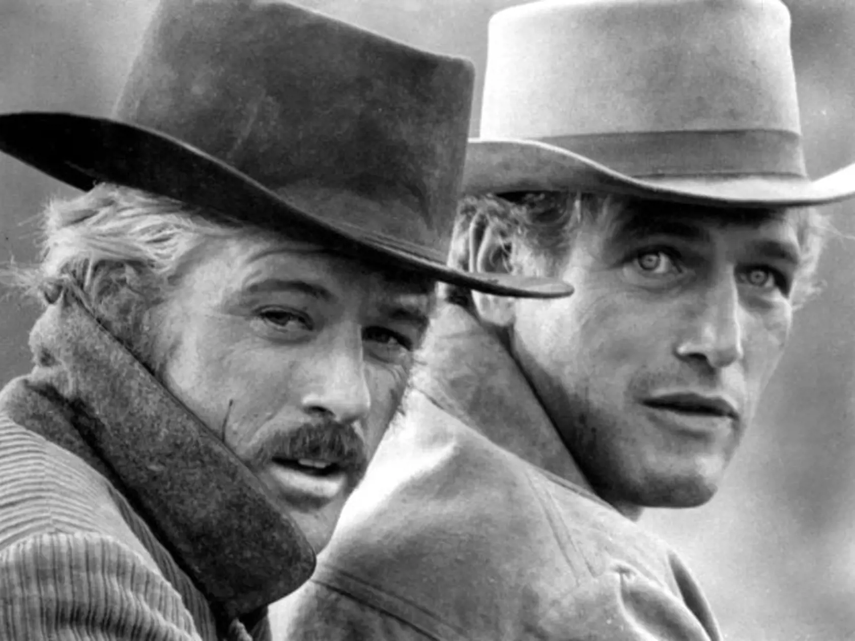 Na snímke z roku 1969 herci Robert Redford (vľavo) a Paul Newman počas scény z filmu Butch Cassidy a Sundance Kid.