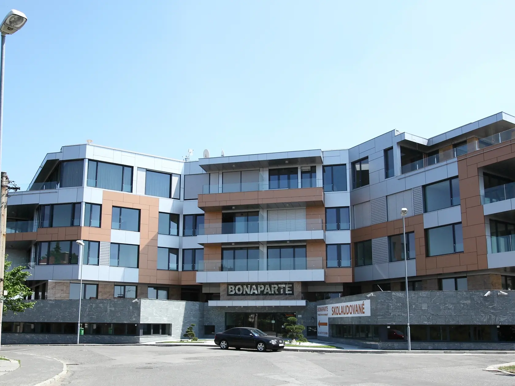 Luxusný bytový komplex Bonaparte, pre ktorého výstavbu má Ladislav Bašternák ďalší problém.