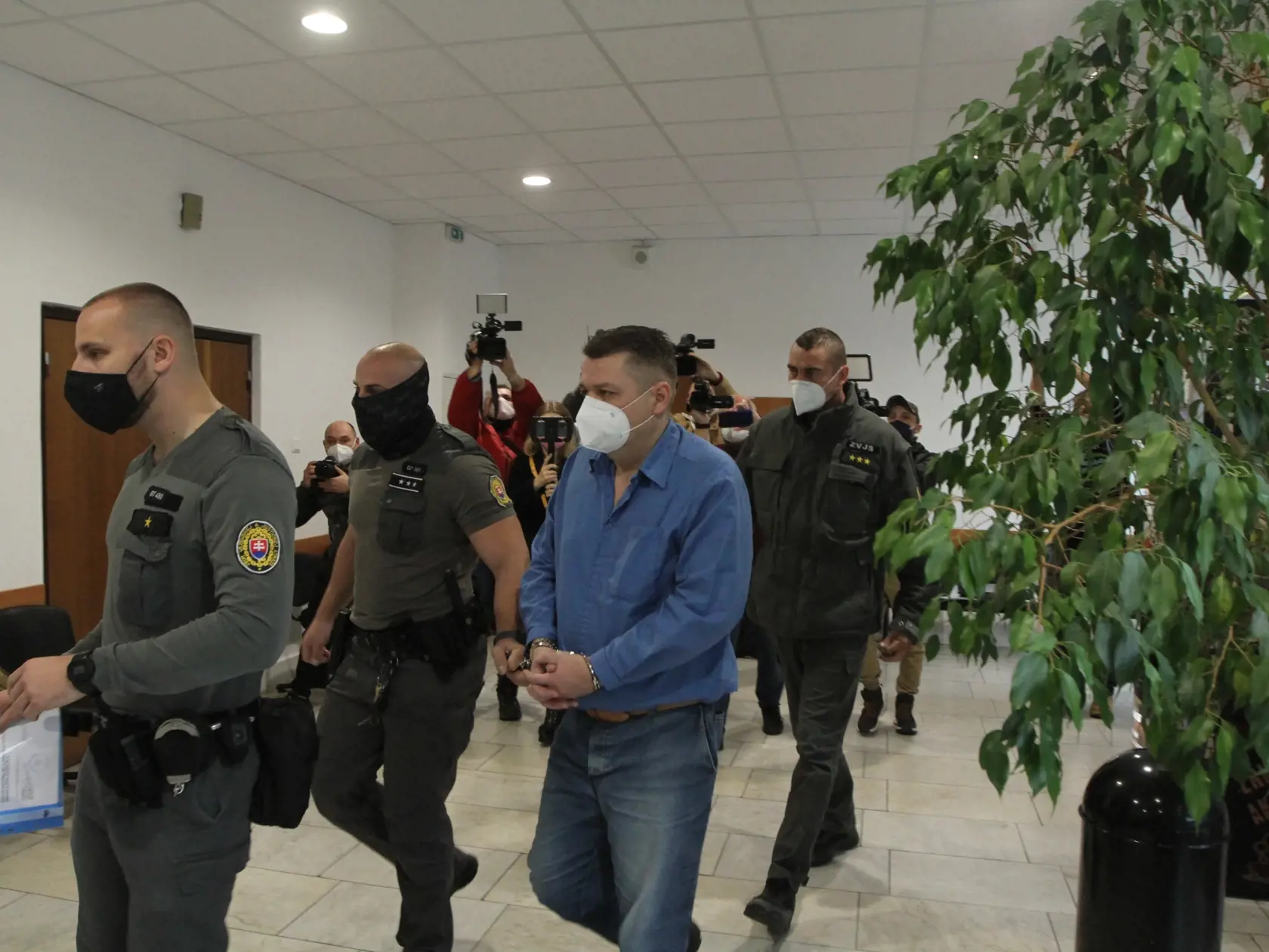 Ladislav Bašternák pri príchode na súd.