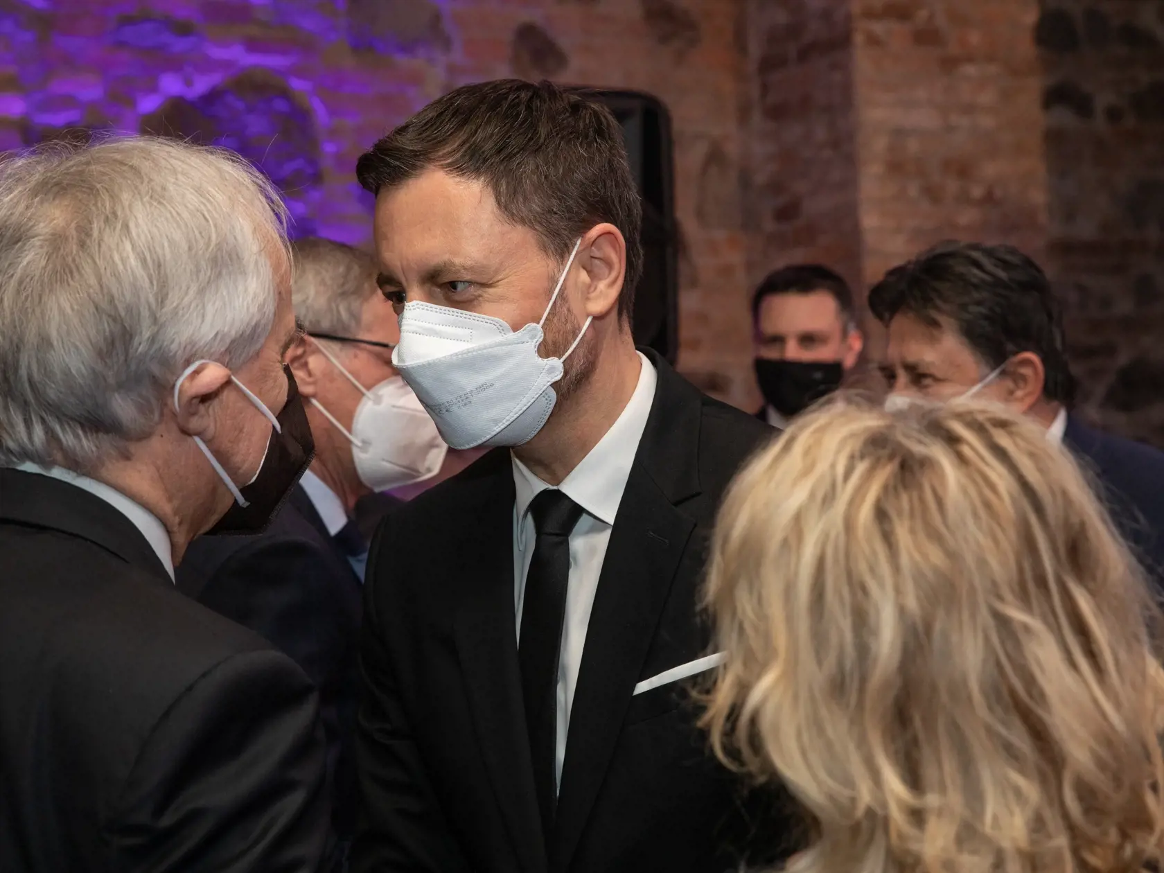 Na snímke je Posledná rozlúčka s bývalým ministrom Eduardom Kukanom. Bol trojnásobným ministrom zahraničných vecí i europoslancom. Na fotke je  predseda vlády Slovenskej republiky Eduard Heger.