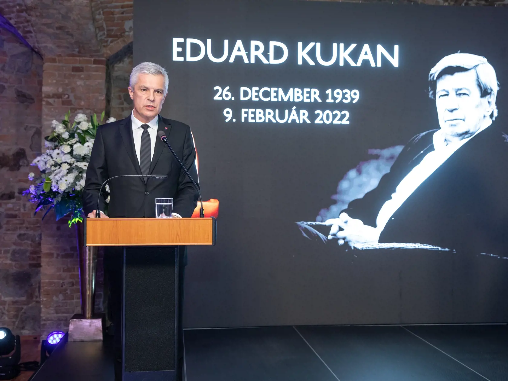 Na snímke je Posledná rozlúčka s bývalým ministrom Eduardom Kukanom. Bol trojnásobným ministrom zahraničných vecí i europoslancom. Na fotke je minister zahraničných vecí Ivan Korčok.