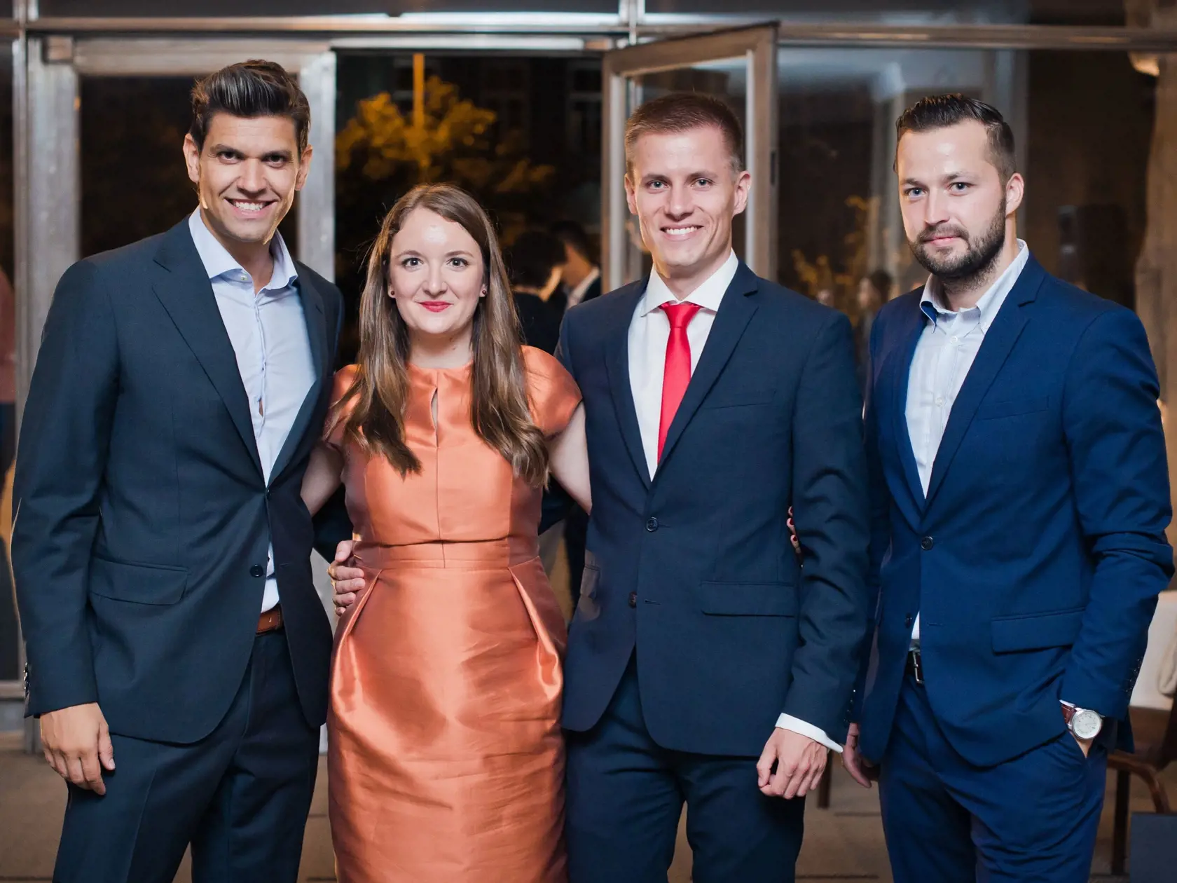 Pre single ľudí organizuje aj víkendy v luxusných rezortoch.