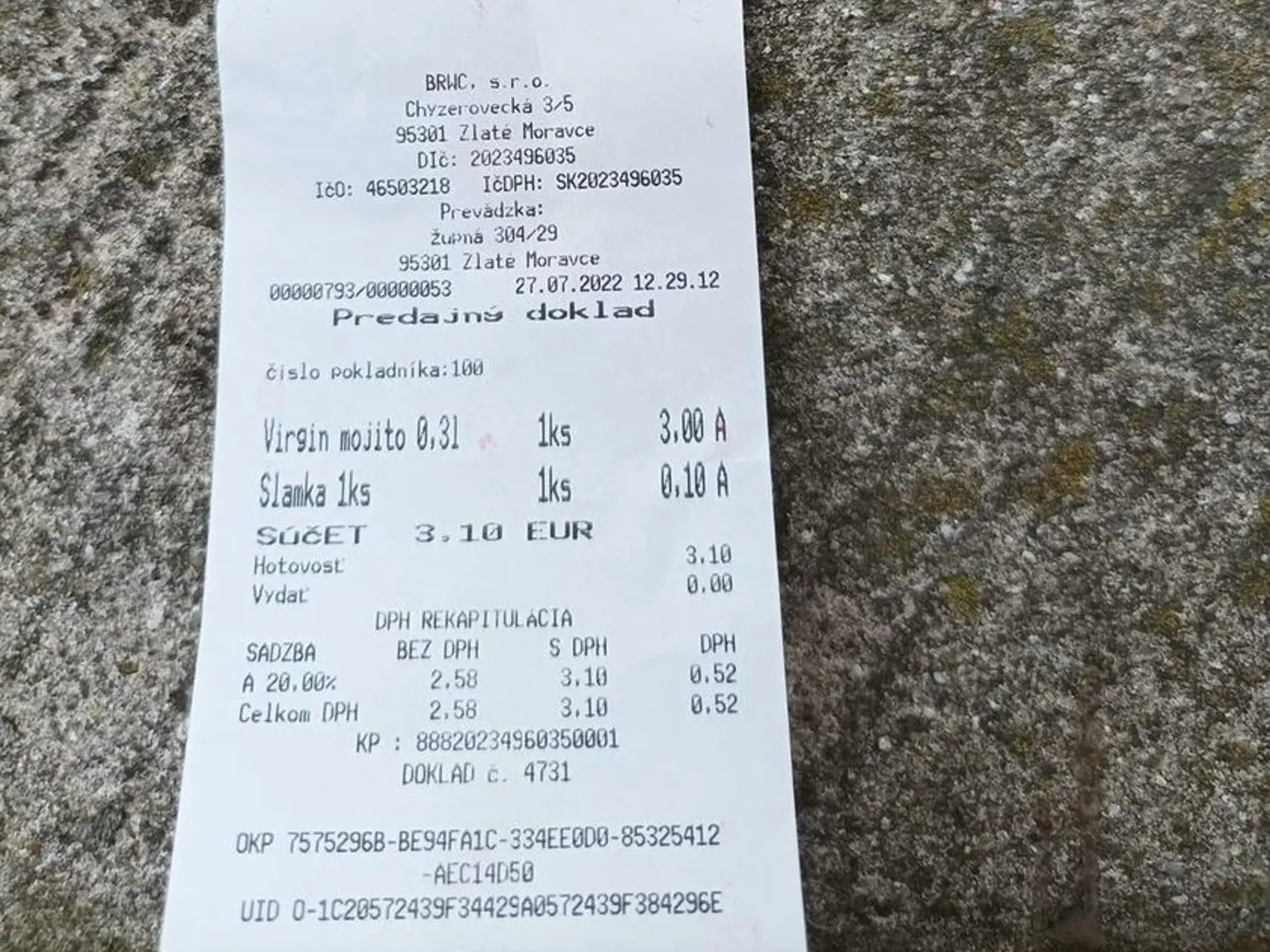 Podnik si za slamku zaúčtoval 10 centov.