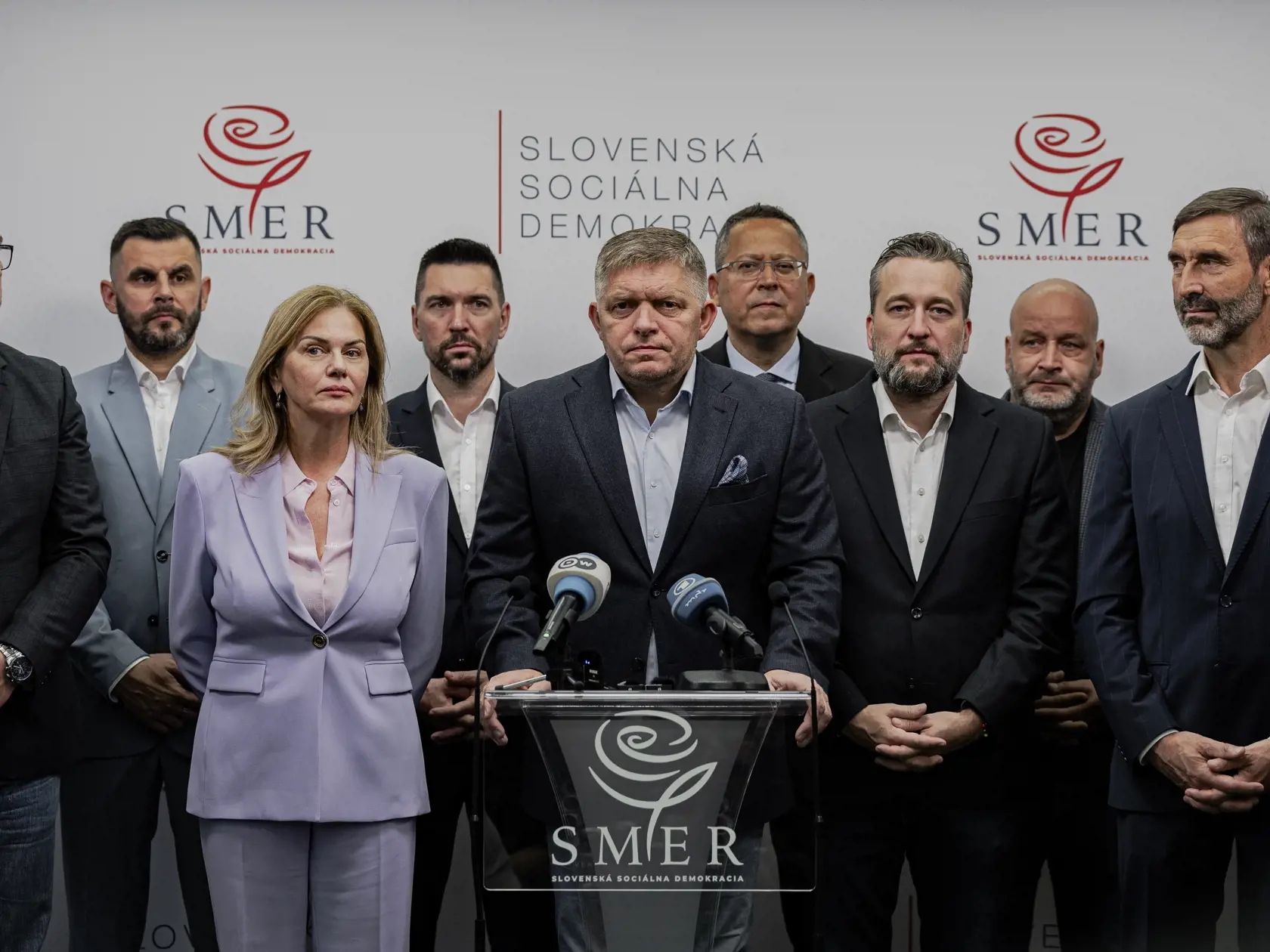 Na snímke Monika Beňová, Robert Fico a Ľuboš Blaha počas tlačovej konferencia strany Smer - slovenská sociálna demokracia po skončení predčasných parlamentných volieb.