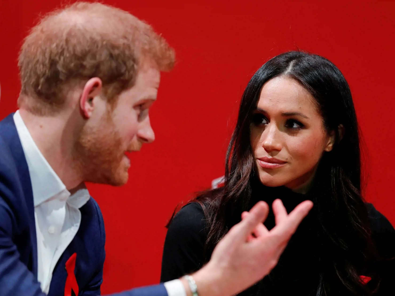Princ Harry a Meghan Markle majú za sebou niekoľko škandálov, ktoré prepieral celý svet.