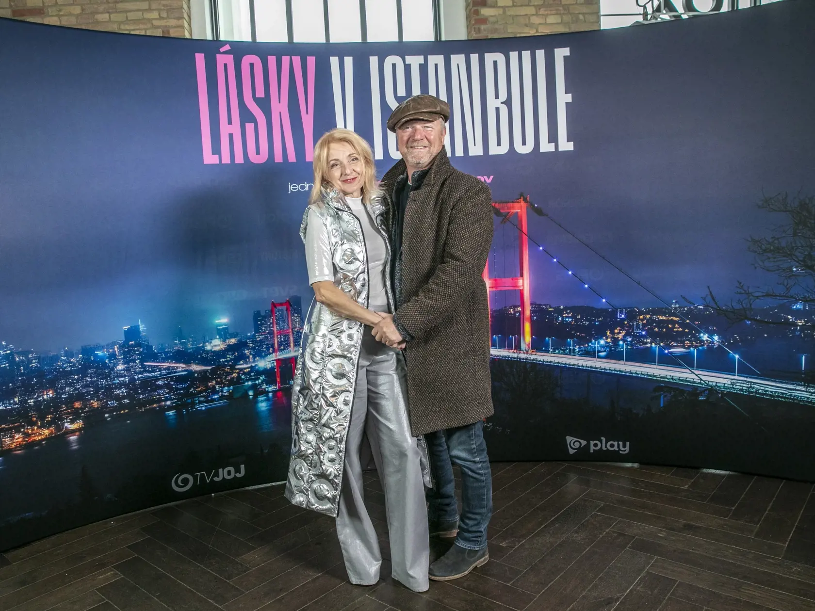  Na snímke je prezentácia nového televízneho seriálu Lásky v Istanbule, ktorá sa uskutočnila v bratislavskom podniku Nox. Na fotke je herec Maroš Kramár a česká herečka Veronika Žilková.