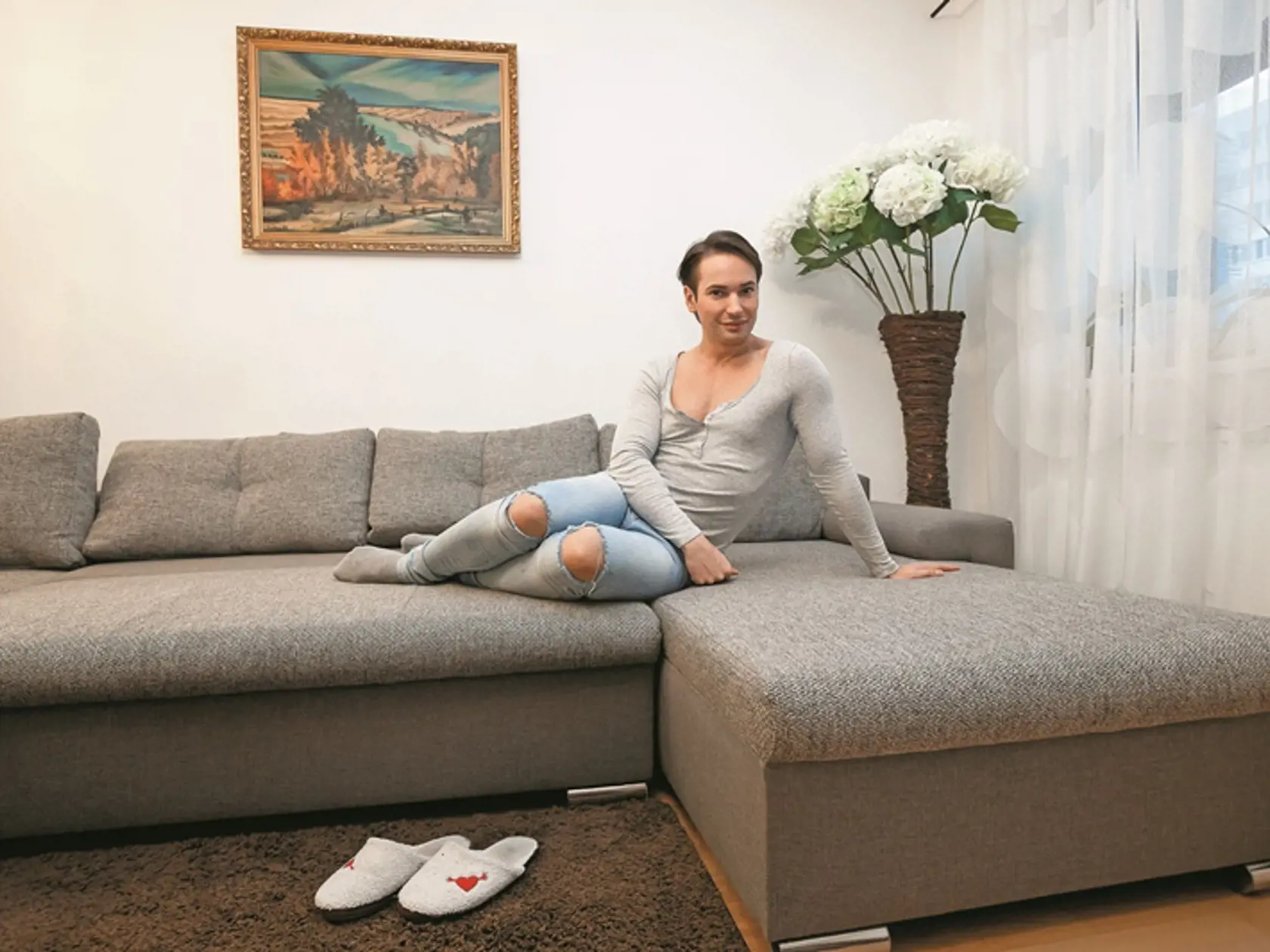 Žiadna napodobenina: Steny mu zdobia aj umelecké diela, do ktorých investoval nemalú sumu.