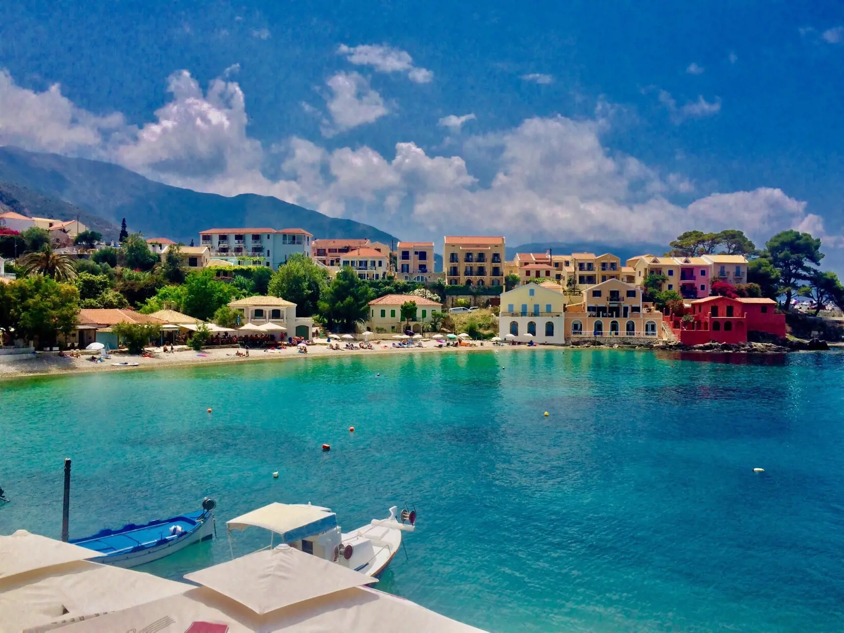 PRED: Krásna pláž na gréckom ostrove Kefalonia, ktorú vyhľadáva množstvo Slovákov.