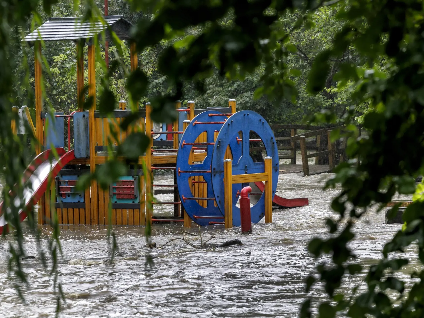 Na snímke vybrežený potok Vydrica, ktorý zalial Partizánsku lúku na Železnej studničke v Bratislave 15. septembra 2024. FOTO TASR - Dano Veselský