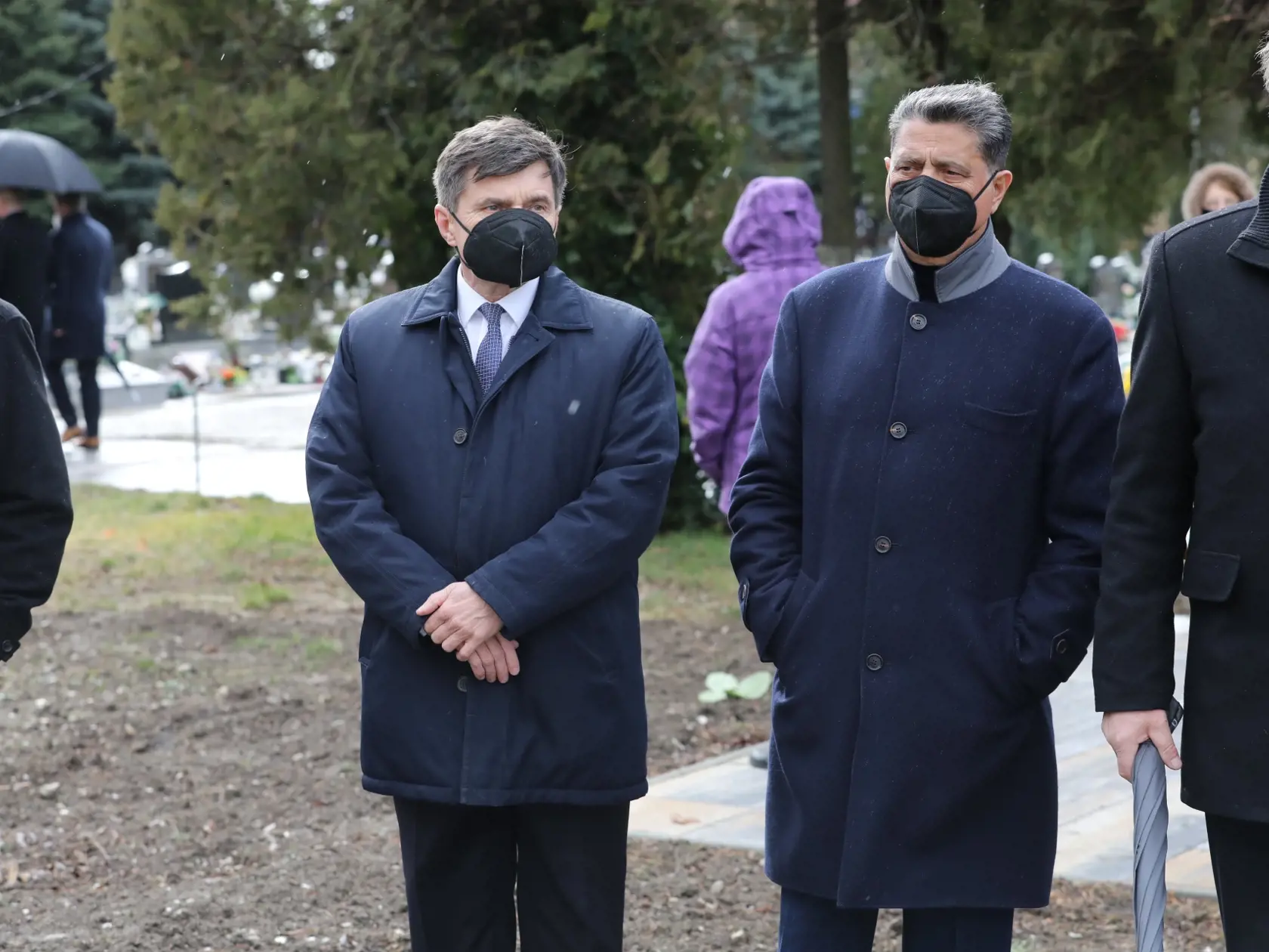 Pohreb Eduarda Kukana v Šali, na snímke vľavo exminister školstva Peter Plavčan.