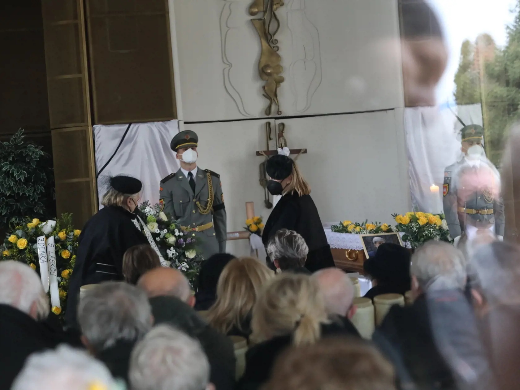 Posledná rozlúčka s exministrom zahraničných vecí Eduardom Kukanom v Šali.