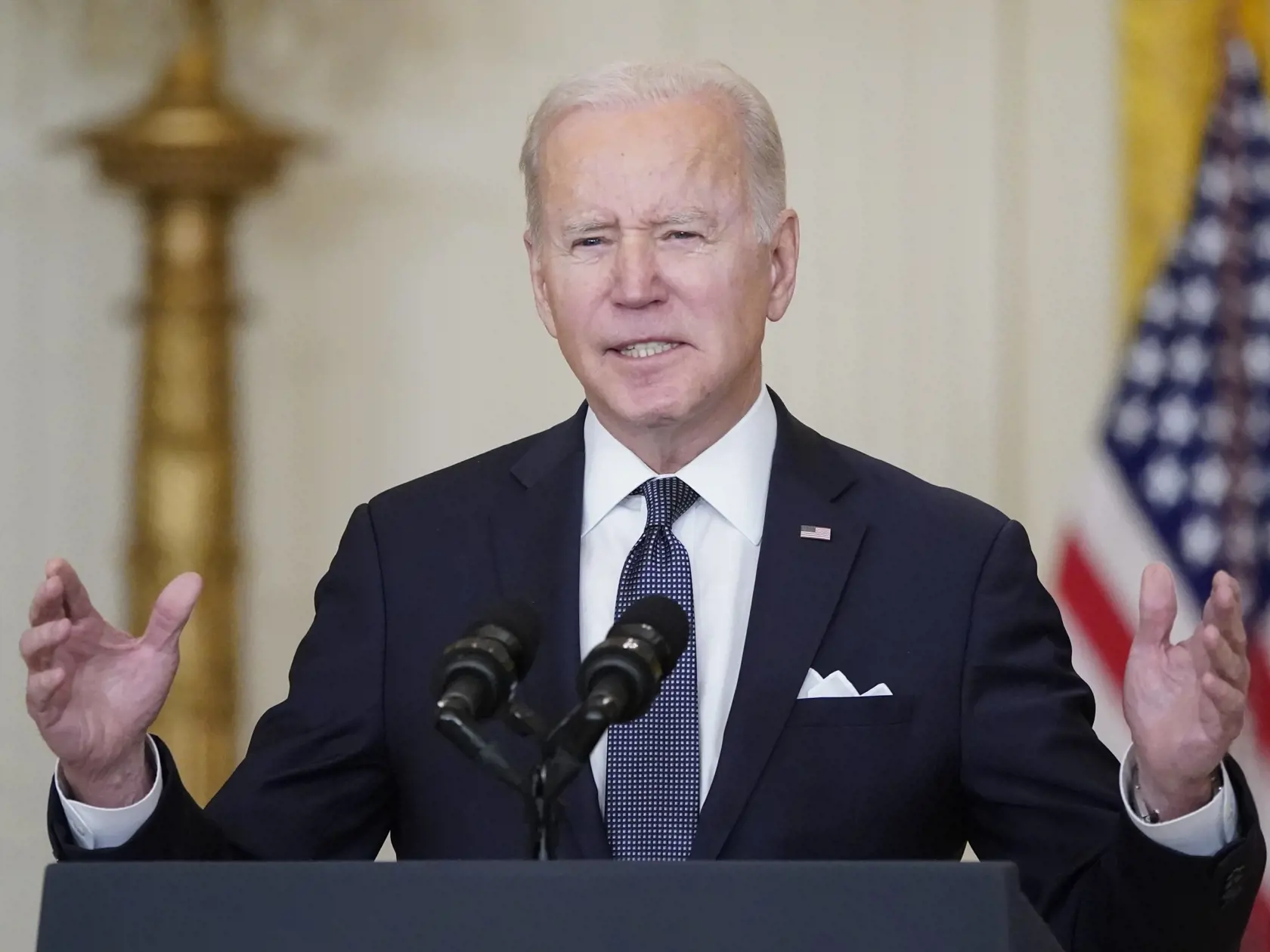 KK13 Washinton - Americký prezident Joe Biden hovorí o Ukrajine 15. februára 2022 vo Washingtone. Spojené štáty ešte neoverili tvrdenia Ruska o tom, že začalo z blízkosti ukrajinských hraníc sťahovať svojich vojakov. Vyhlásil to v utorok americký prezident Joe Biden, podľa ktorého je stále "možné", že Rusko zaútočí. FOTO TASR/AP